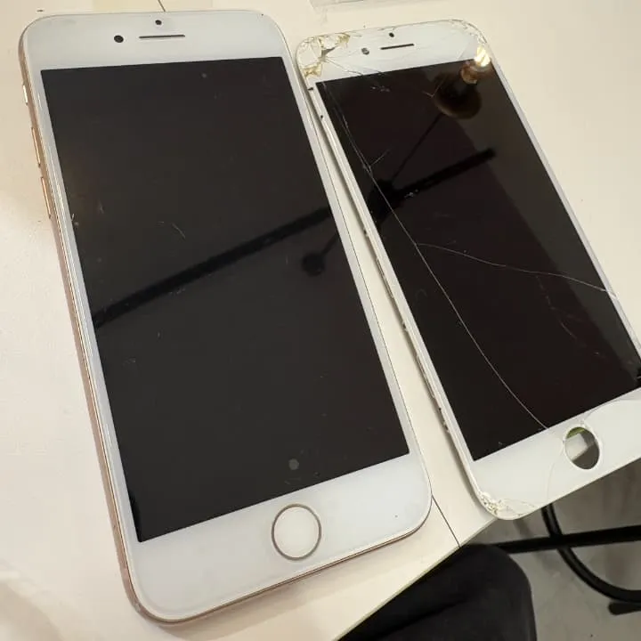 画面バキバキでも即復活】スマートクリア イオン札幌藻岩店のiPhone8