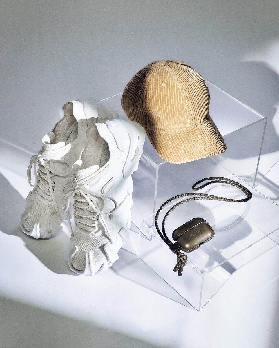 ボッテガ・ヴェネタで叶う“大人カジュアル”」驚くほど軽いスニーカー