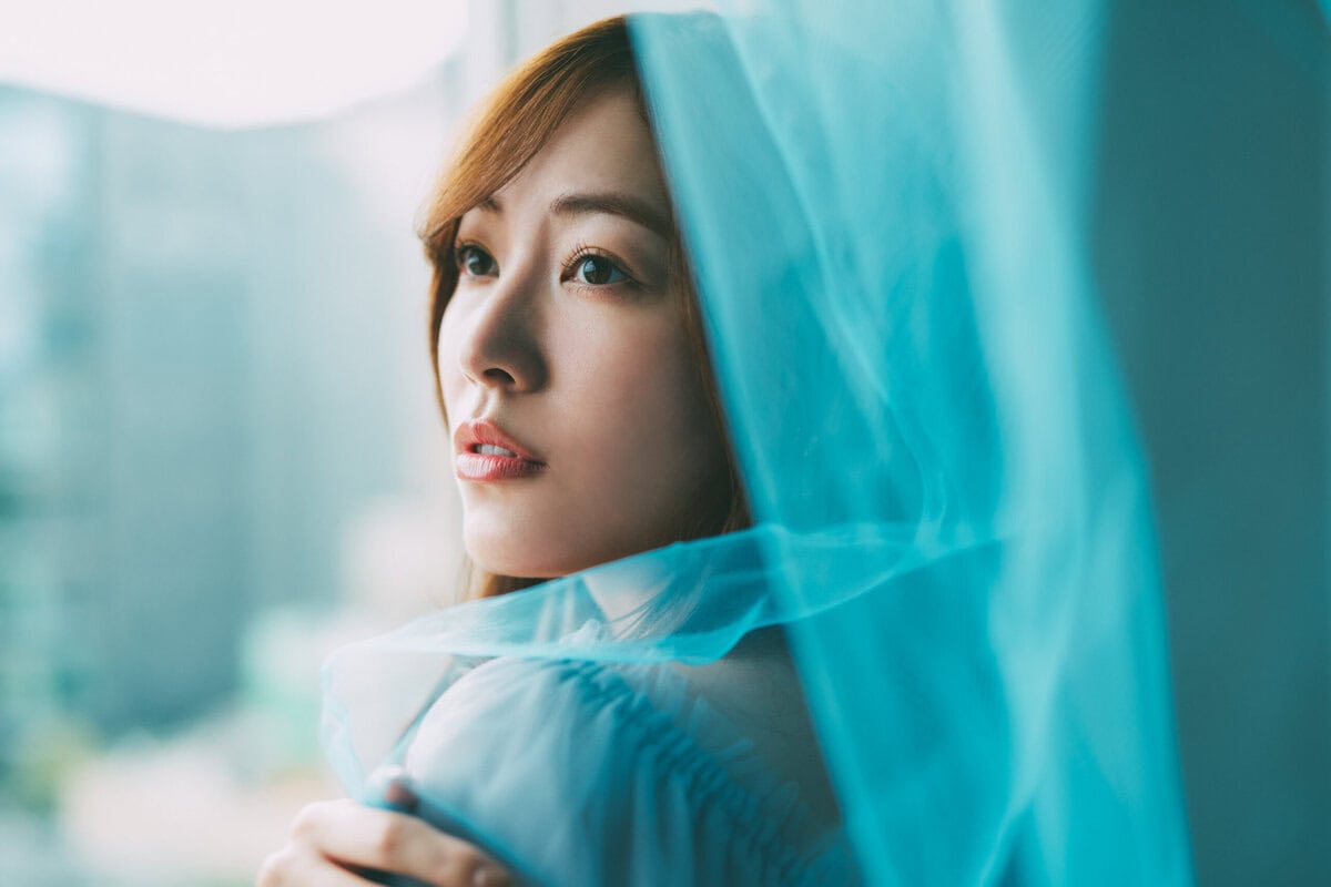 松井珠理奈、ランジェリー×濡れた街並みで見せた“28歳の色香”にファン