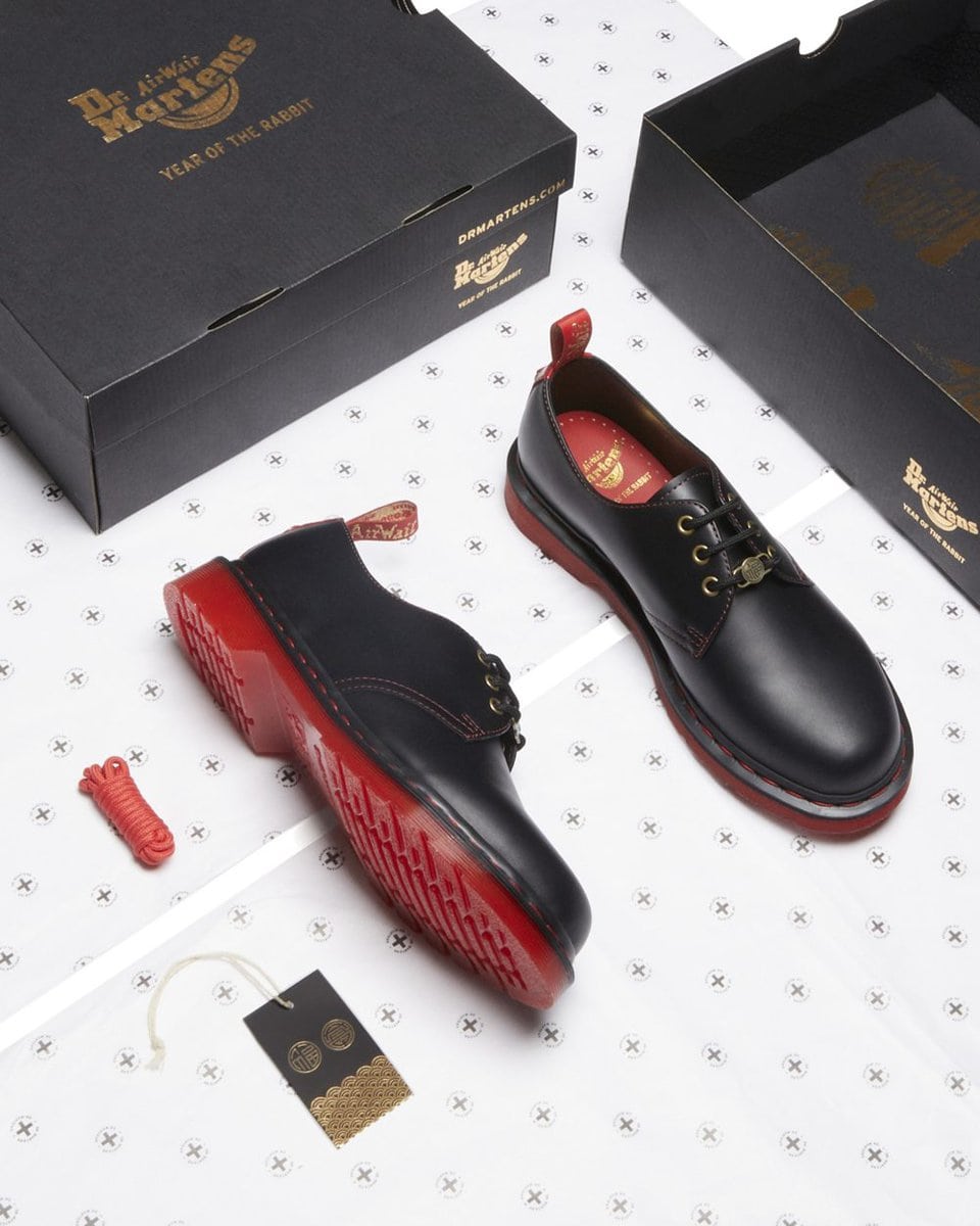 幸運を招くドクターマーチンが登場！ レッドとゴールドをあしらった