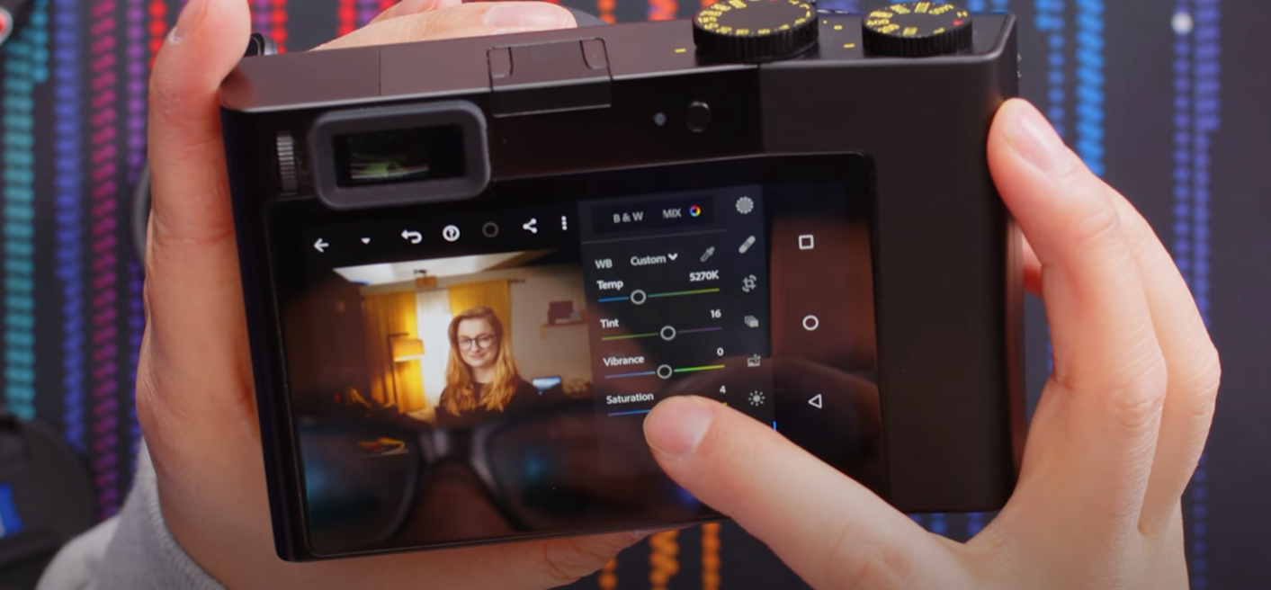 超高価70万円！スマホとカメラの嵌合体「ZEISS ZX1」にマニアが下す