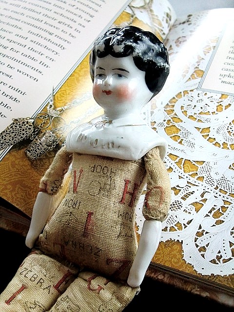 人形の家 アンティーク チャイナヘッドドール アルファベット プリント