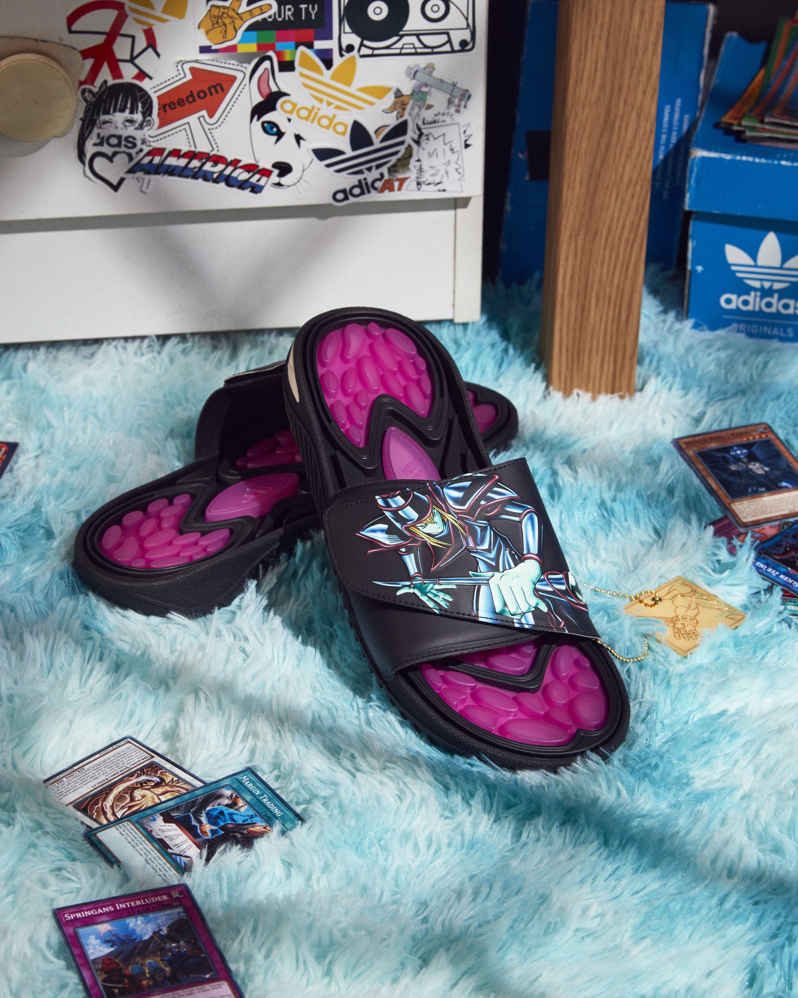 アディダスと遊戯王のコラボレーションモデルが国内10月11日にリリース