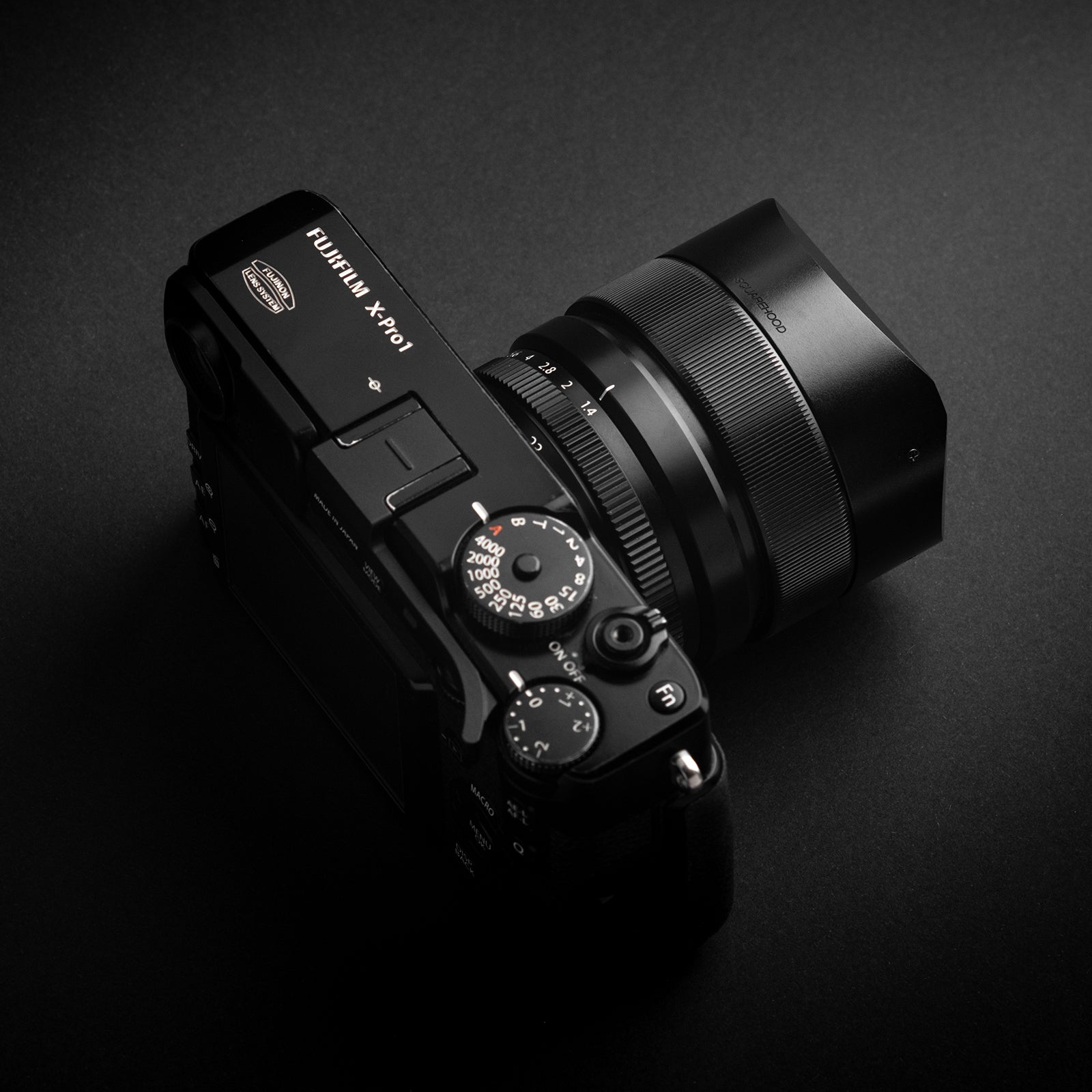 XF 23mm f1.4 R – Squarehood