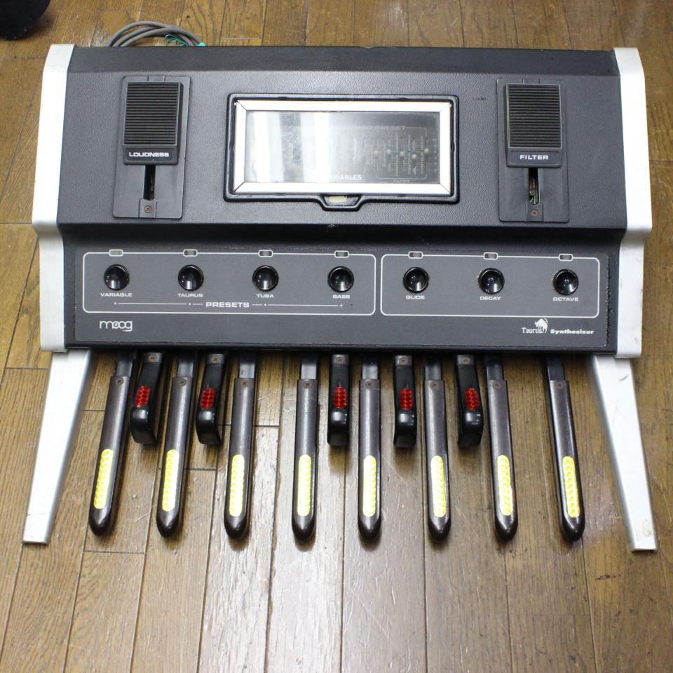 Moog TAURUS1 伝説の足鍵盤シンセサイザー タウラス ペダルシンセ