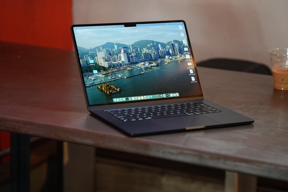 Apple M3 MacBook Air Review: The 15-Inch Is The Perfect Digital