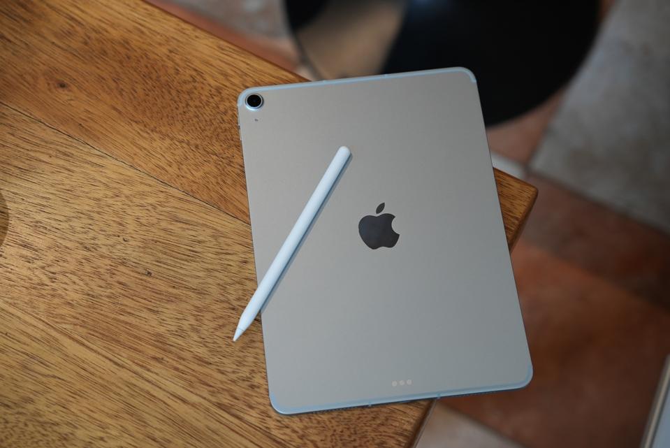 M3 iPad Air (2025) Review: Still The Best, But Changes Needed Next