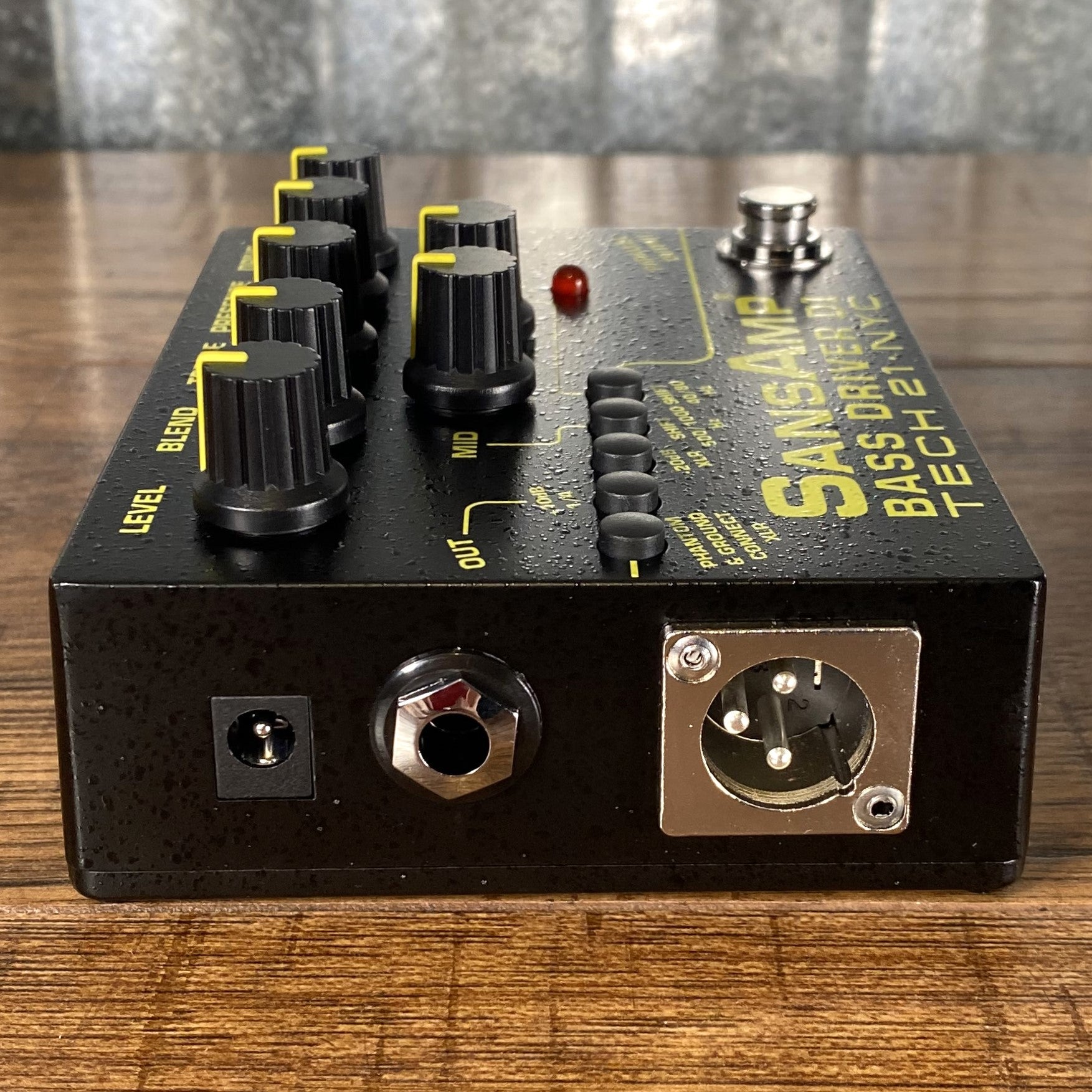 Tech 21 NYC SansAmp Bass Driver DI v2 Bass Preamp Effect Pedal