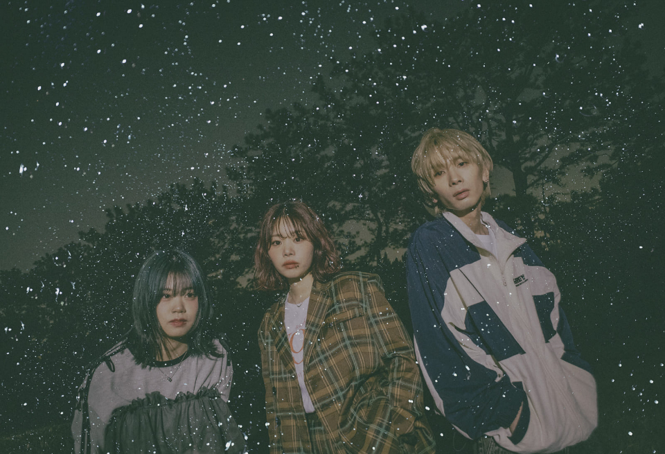 山本珠羽（UNFAIR RULE）、弾き語りEP『20』の発売を発表 リリース