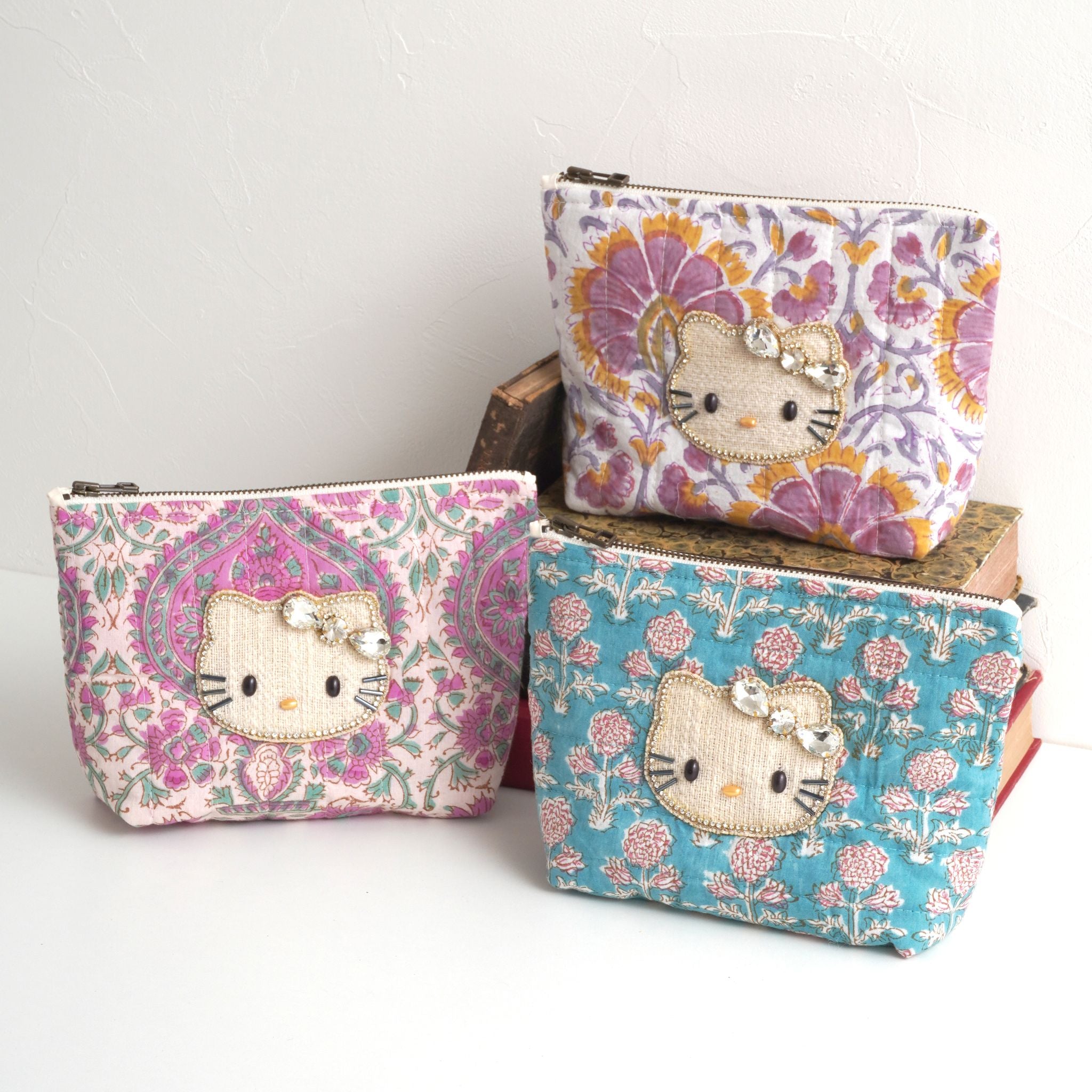 ハローキティ ダイヤレーンブロックプリントポーチ（L） – MAYGLOBE