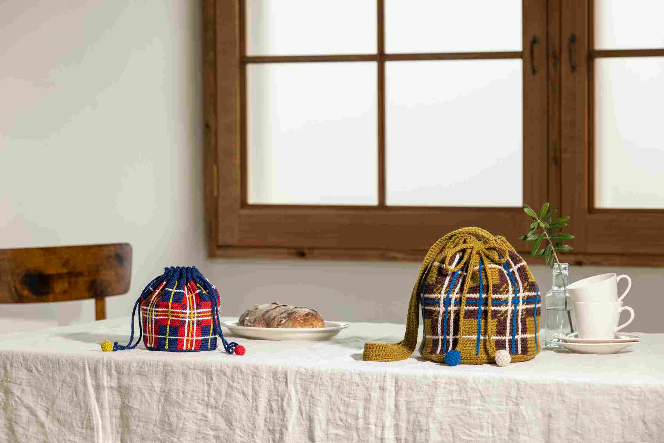 7月29日発売！ 『サイズ違いで楽しむ！かぎ針編みの巾着バッグ&ポーチ