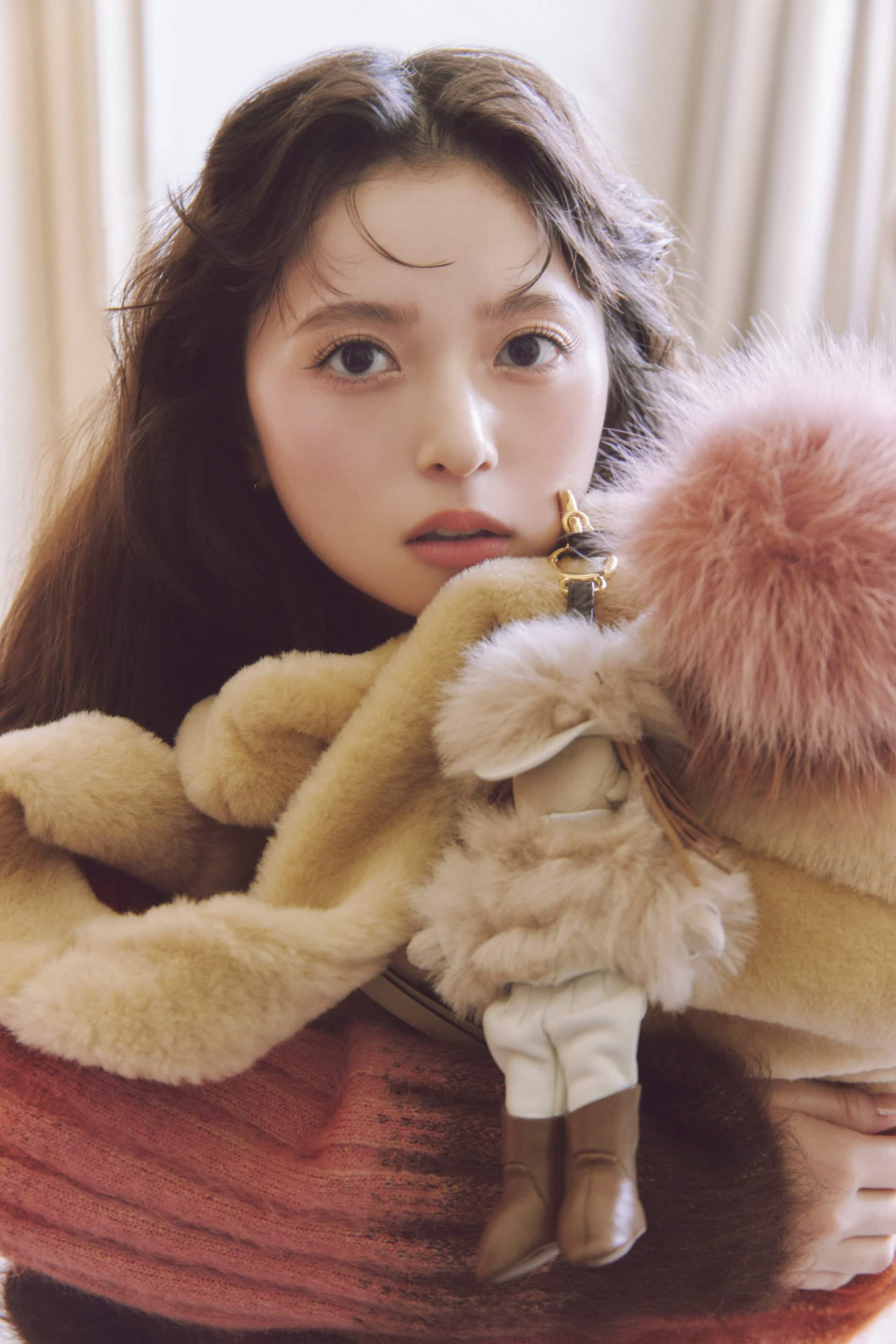 齋藤飛鳥】上品と遊び心で魅了する「フェンディ」を纏う。 | sweet web