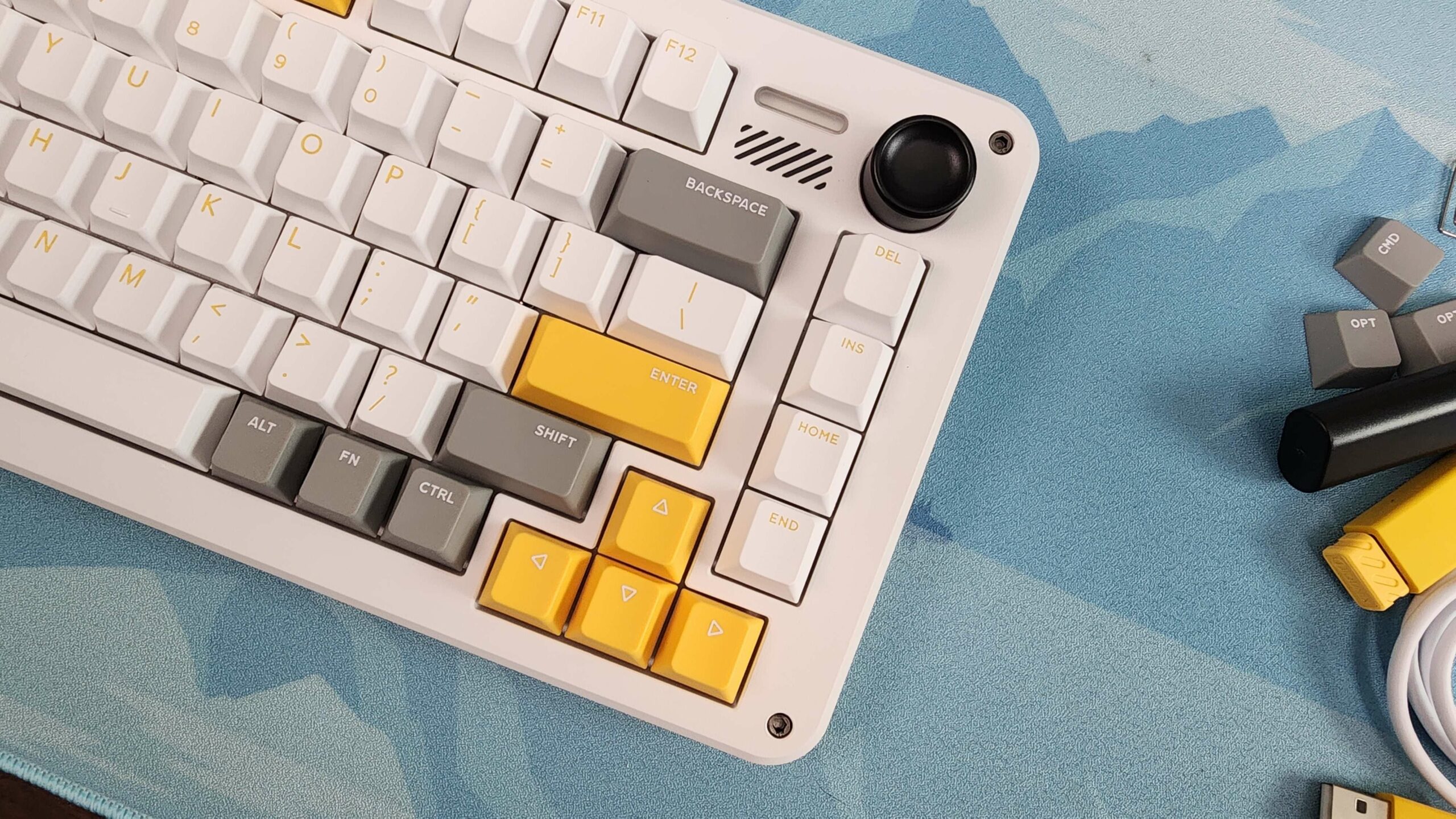 iQunix ZX75 Review: A Stylish Keyboard that's a Great All-Round Choice