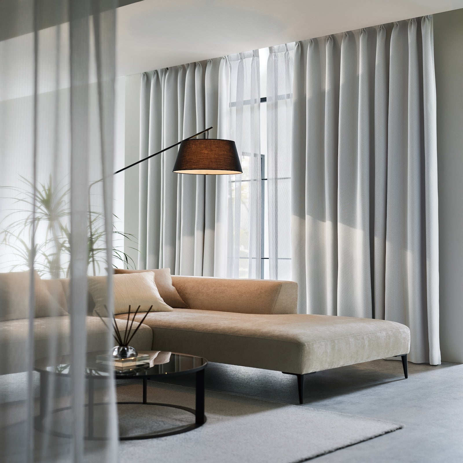 D-8231 Sun shadow（遮光1級）｜株式会社スミノエ インテリア