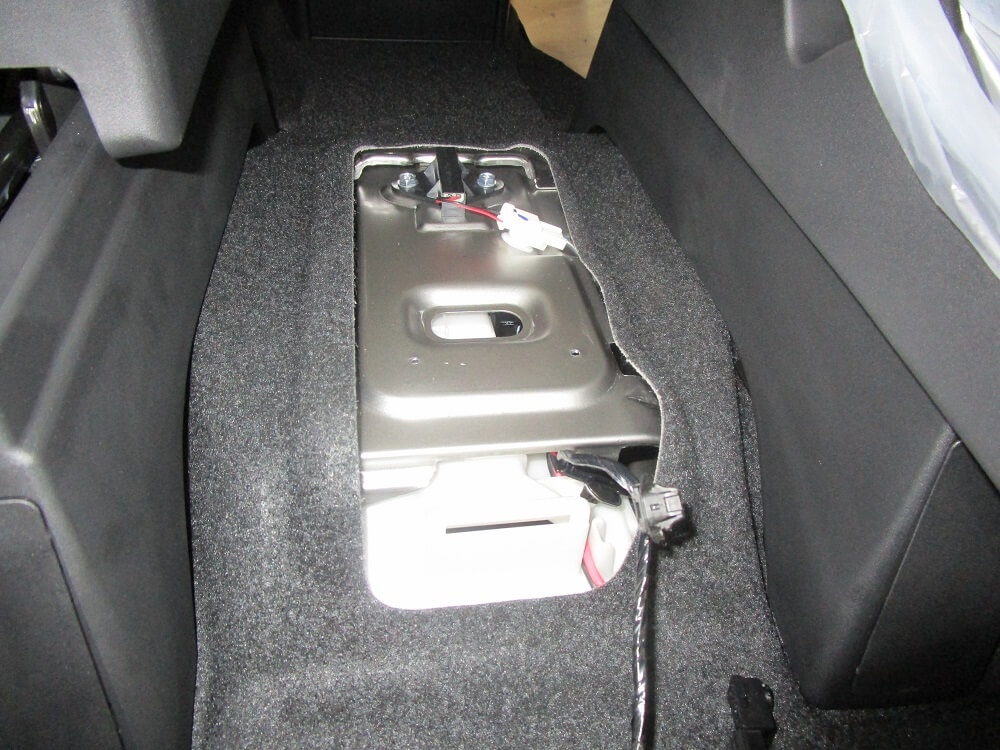 デリカD5用ウォークスルーキット好評発売中 | 西尾張三菱自動車販売