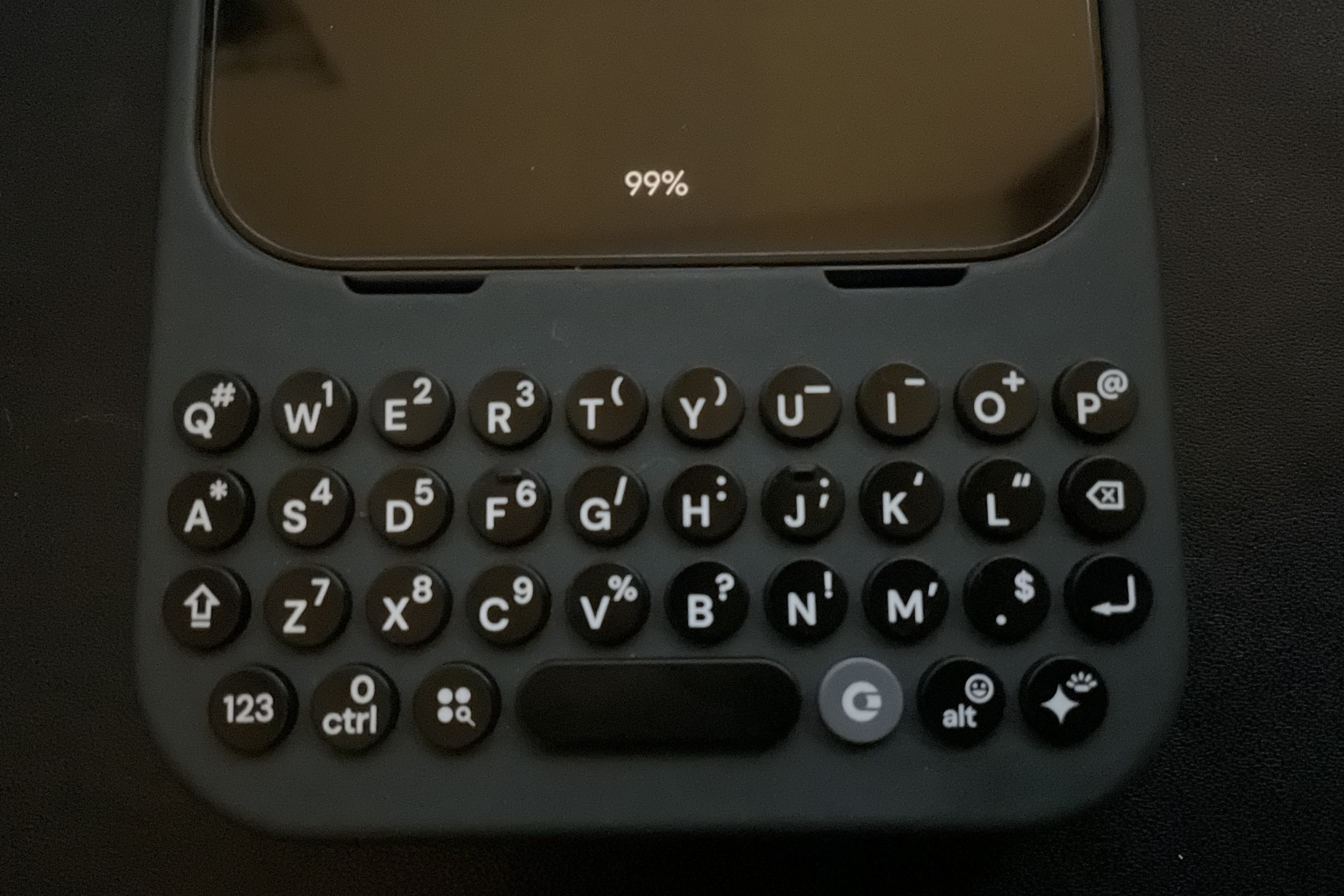 I Used a Physical Keyboard on my Pixel 9 for 3 Weeks: A Clicks