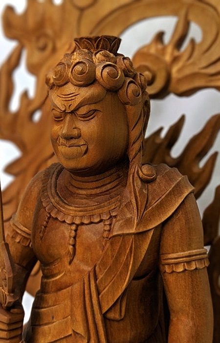 不動明王立像 老山白檀 6.0寸 – 東京上野・浅草・仏壇通りの仏壇・仏具