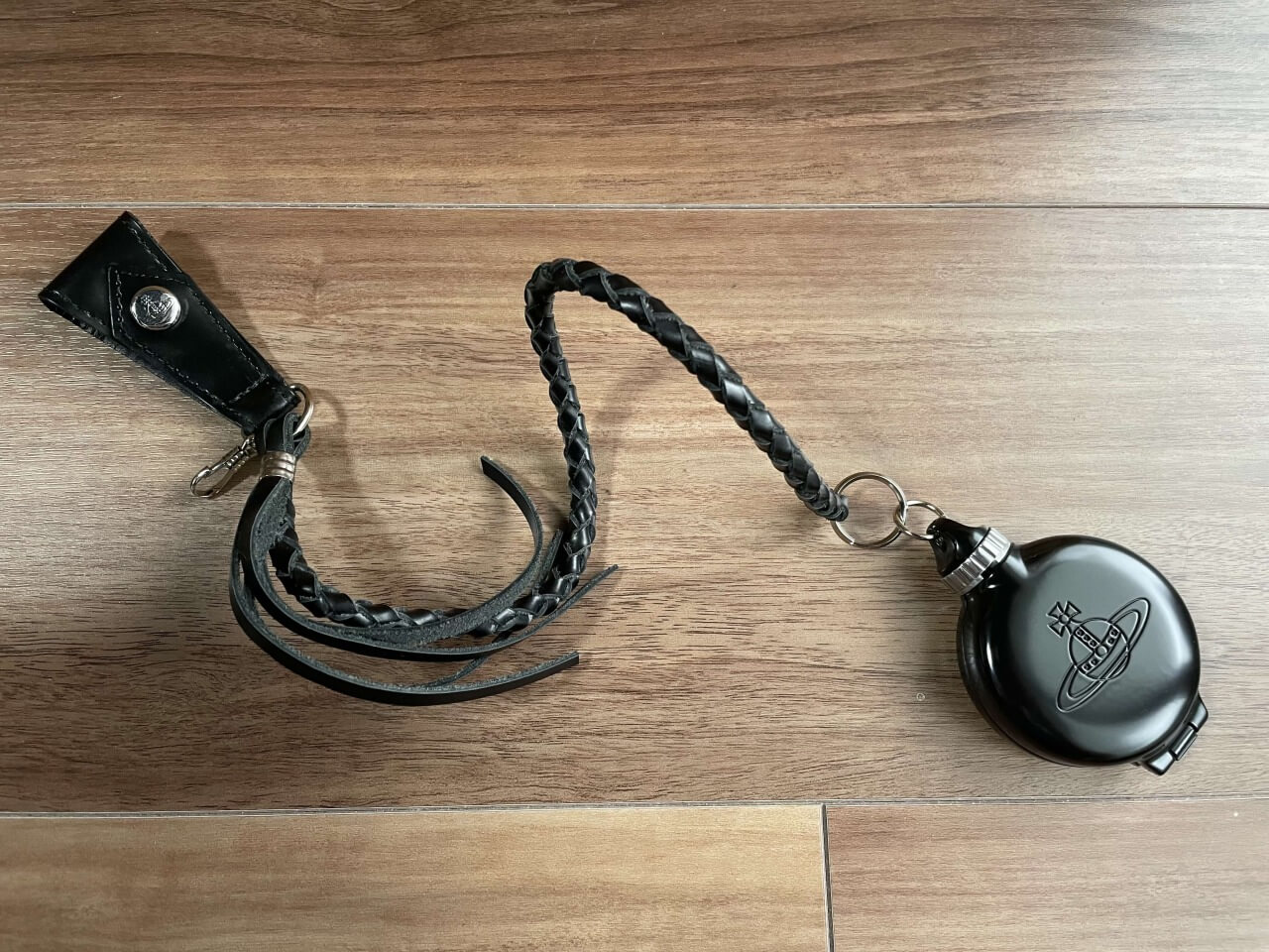 ヴィヴィアンの携帯灰皿をネックレスにカスタム！？ハイセンスな使い方