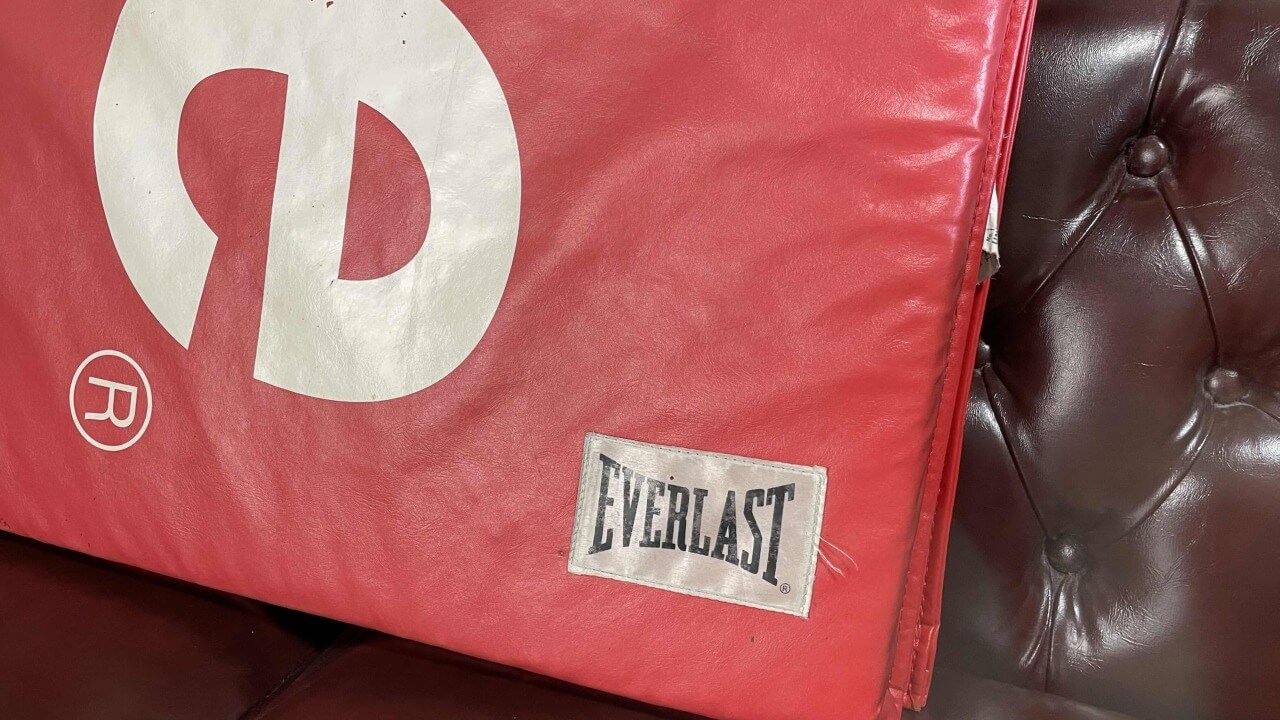 Supreme×EVERLASTの異色コラボ！スポーツライフを彩るファッショナブル