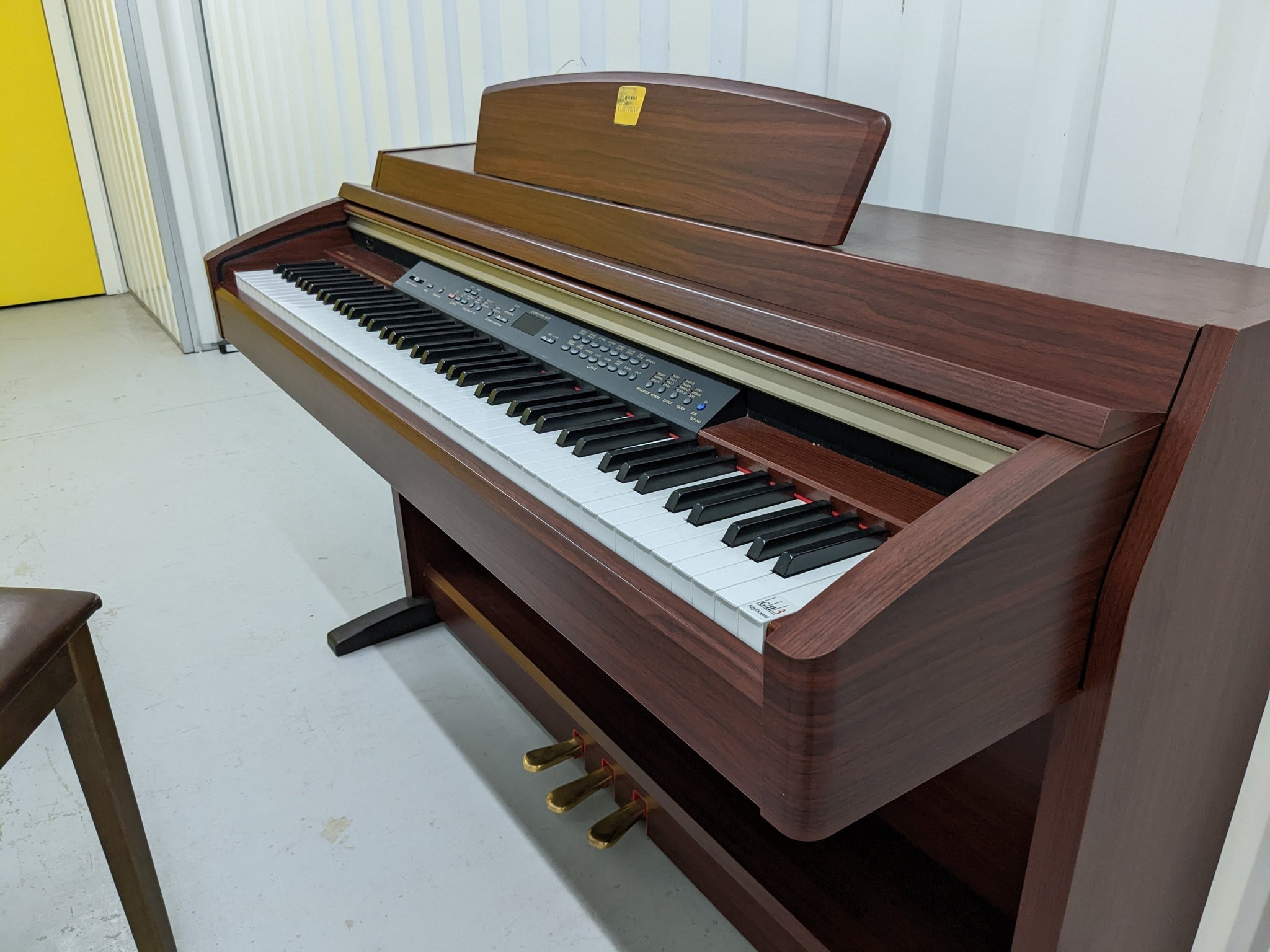 Yamaha Clavinova CLP-240 Digital Piano in mahogany stock nr 22358
