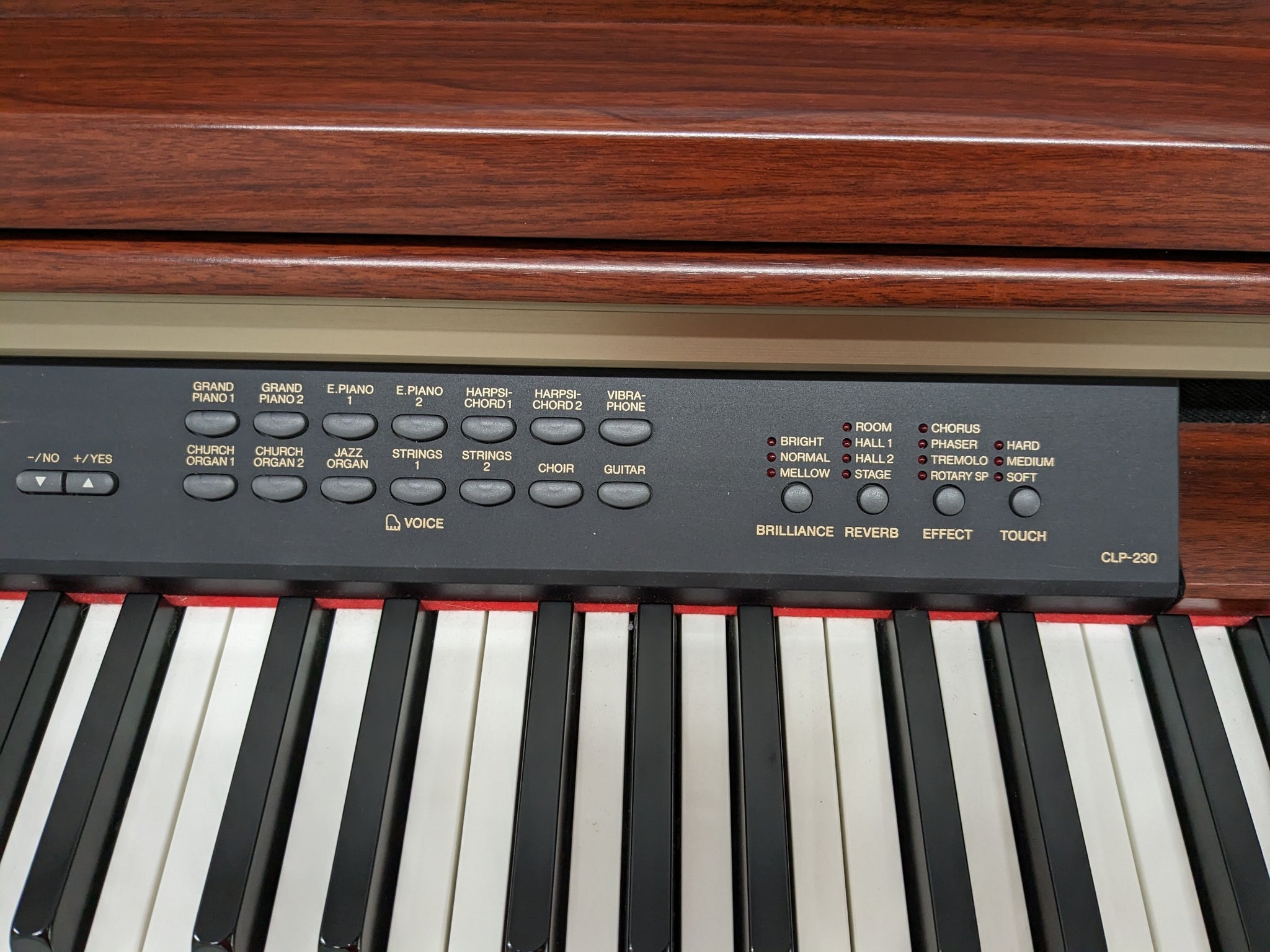 Yamaha Clavinova CLP-230 Digital Piano in mahogany finish stock nr