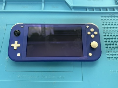Nintendo Switch Lite起動と充電ができない修理 | iPhone修理ダイワン