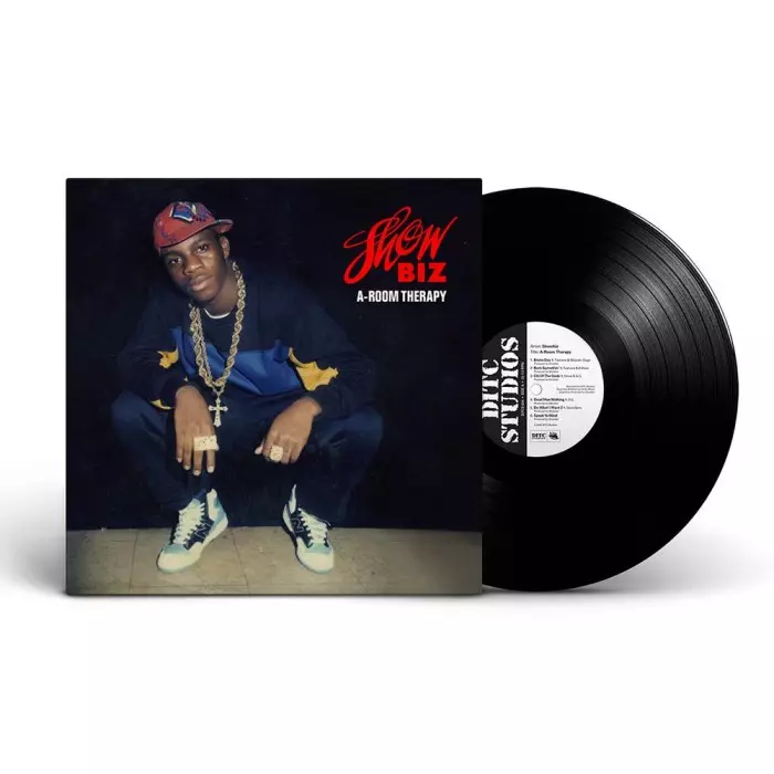 SHOWBIZによるソロ名義アルバム『A ROOM THERAPY』がCD、LPレコードで