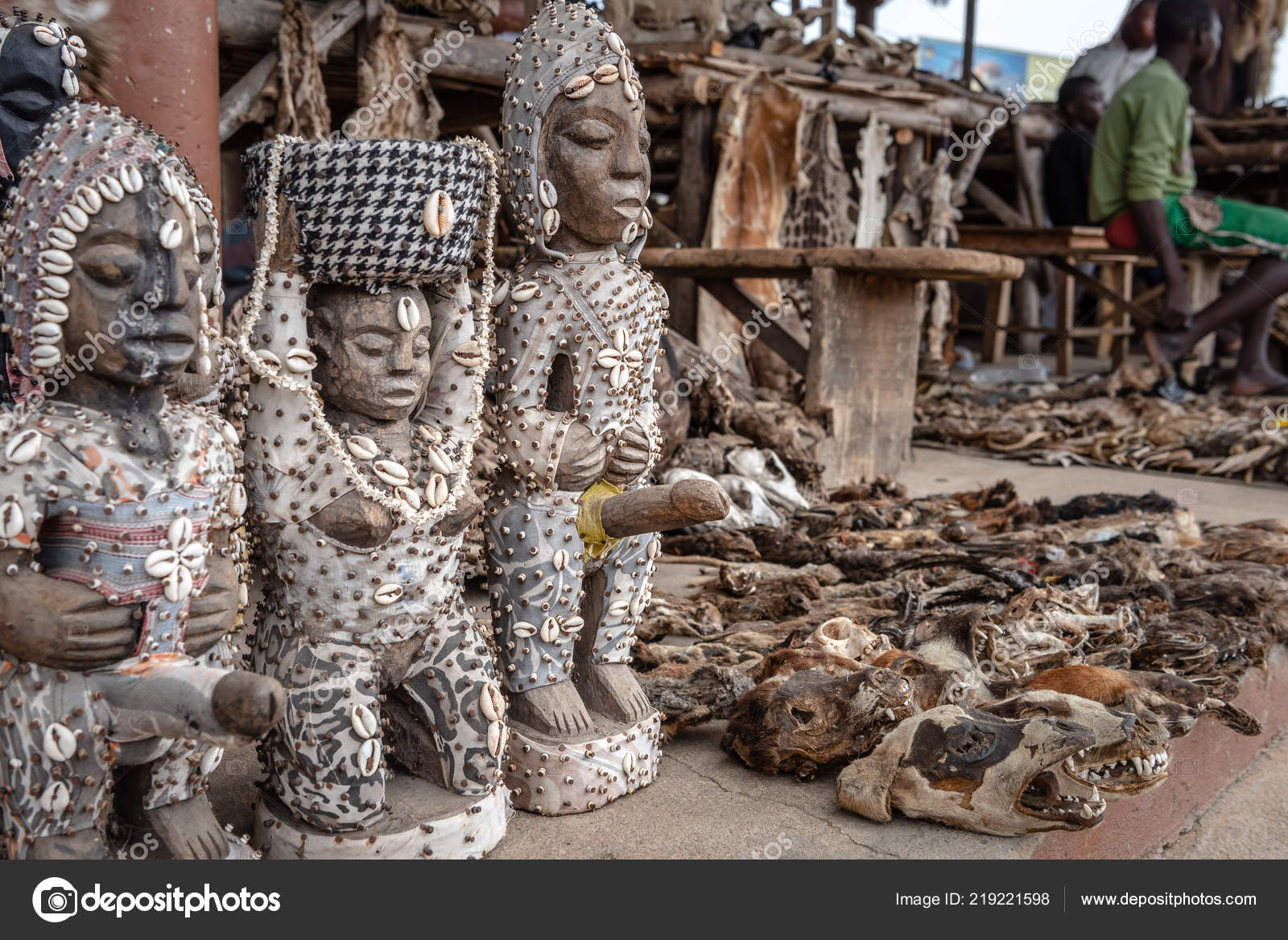 呪文や 西アフリカのトーゴでブードゥー教の宗教儀式で使用する