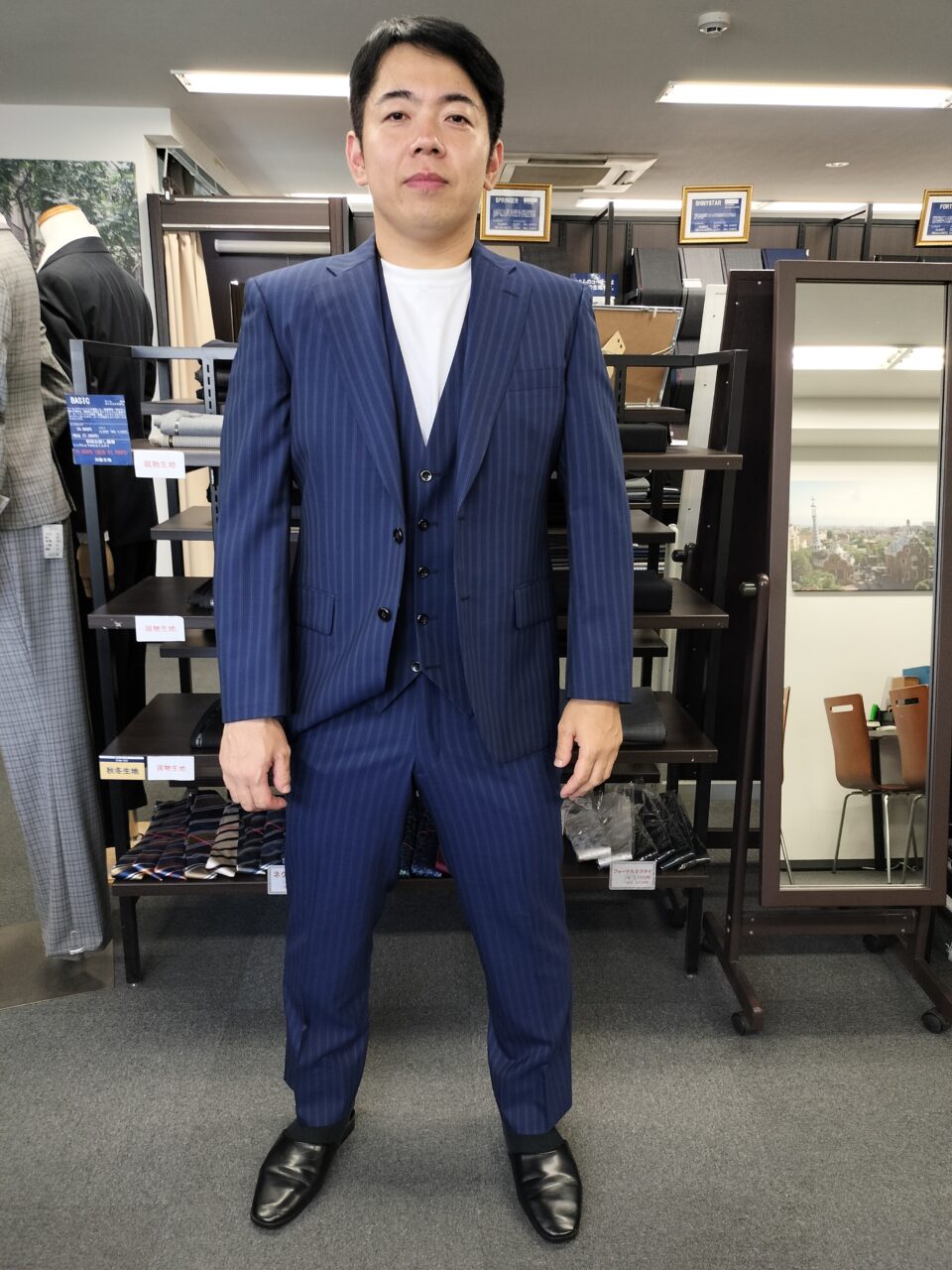 ネイビーストライプ 3つ揃えスーツ-大阪心斎橋店スーツコレクション