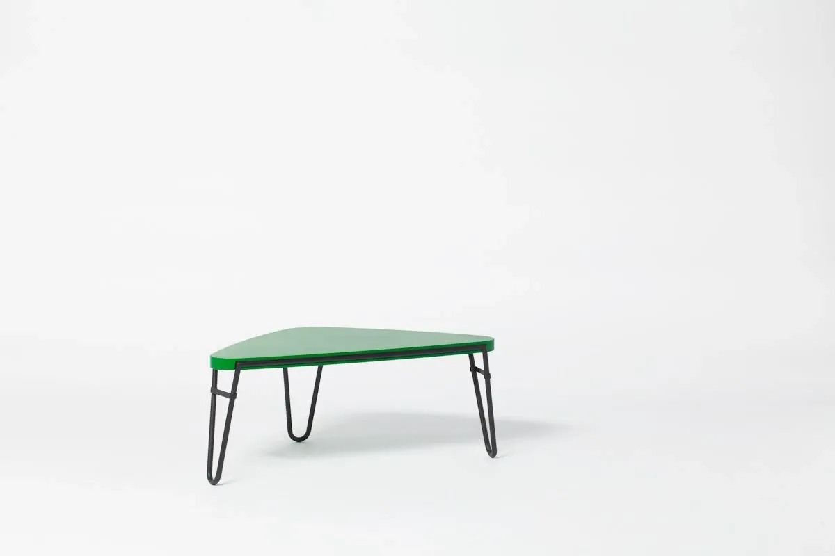 Set 4 519 Petalo coffee tables, Cassina | Deesup