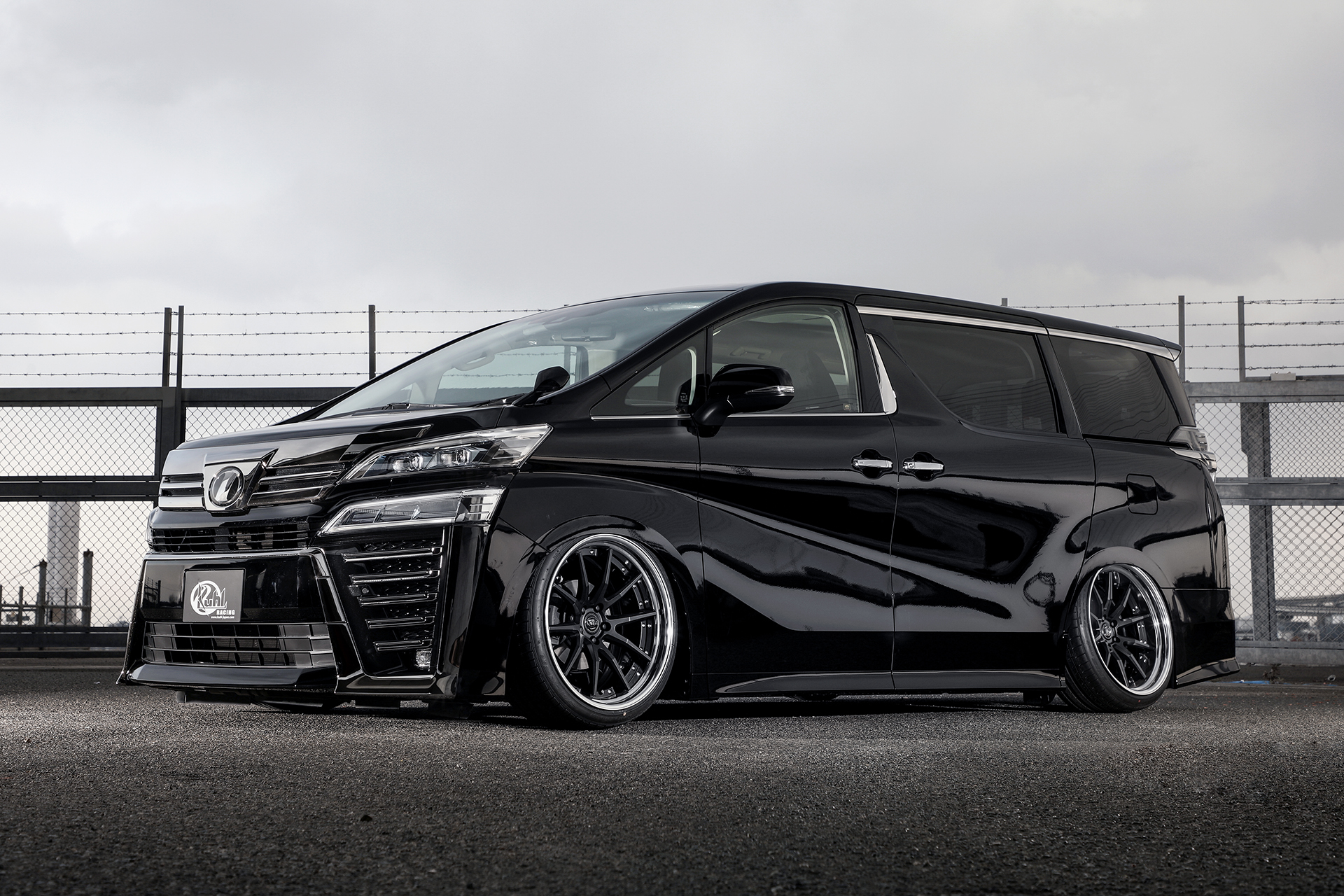 30系後期ヴェルファイアを速攻でカスタムしました！エアサスの