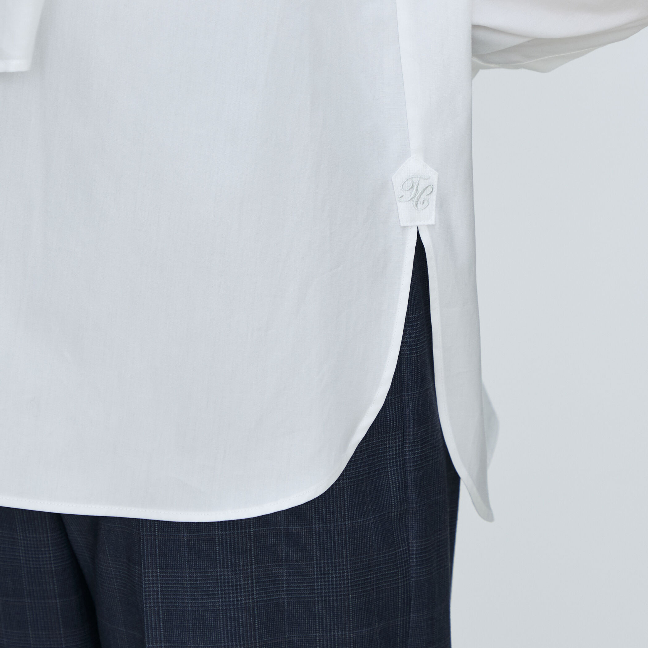 コンパクトブロード シフォンボウタイブラウス｜トゥモローランド 公式通販