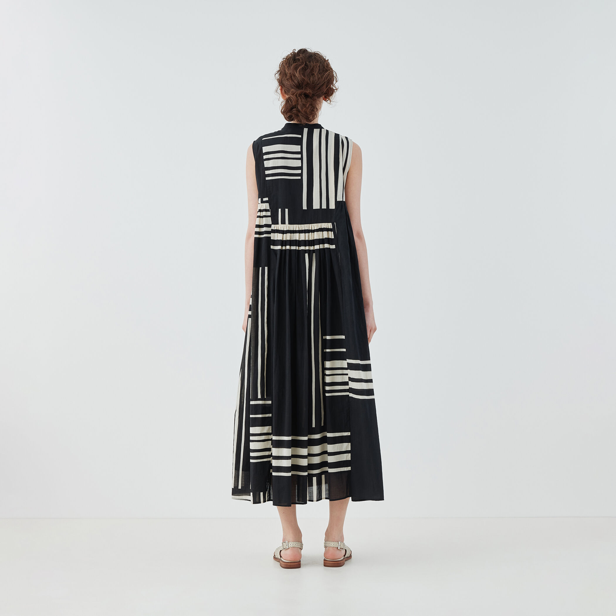 ランドレイヤープリント スタンドネックギャザーワンピース