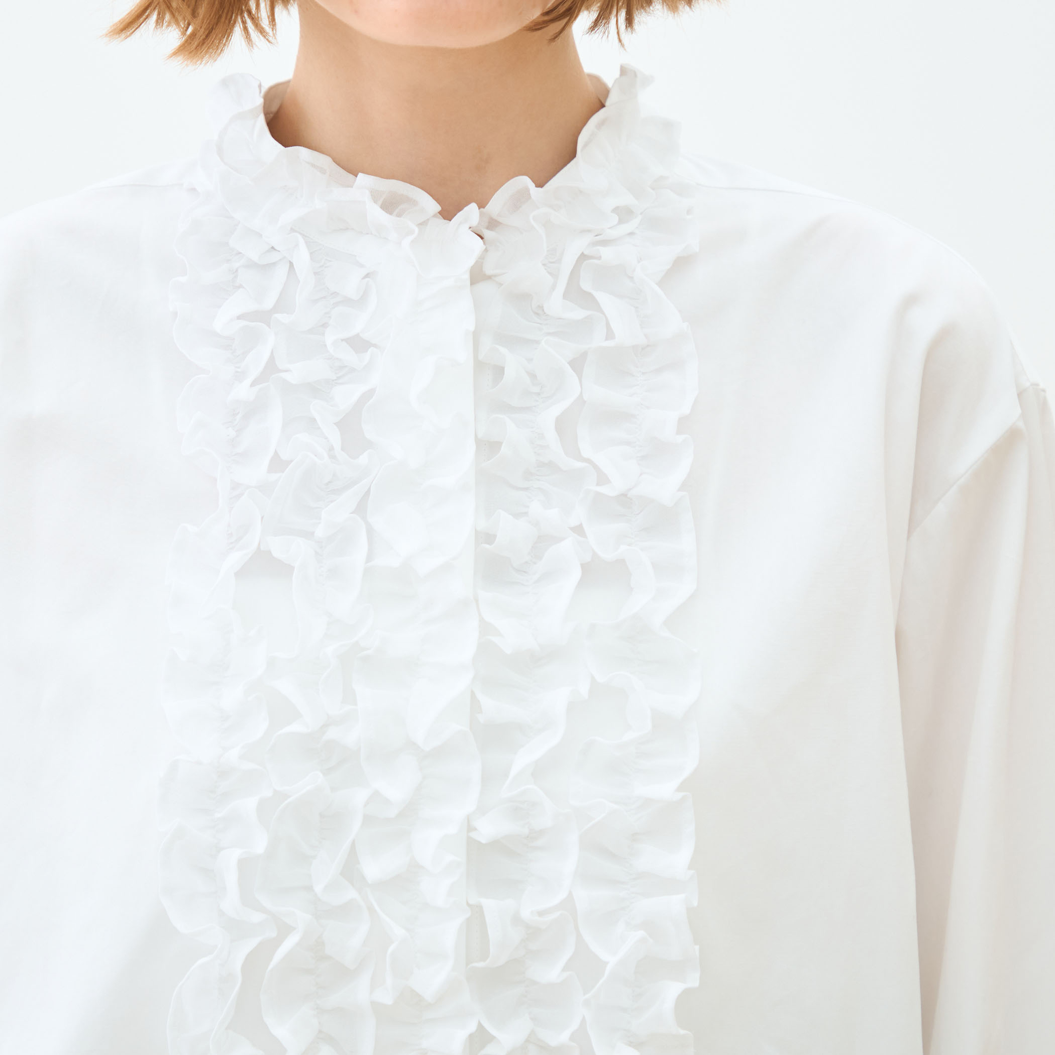 ホワイトコンビネーション ラッフルブラウス｜トゥモローランド 公式通販