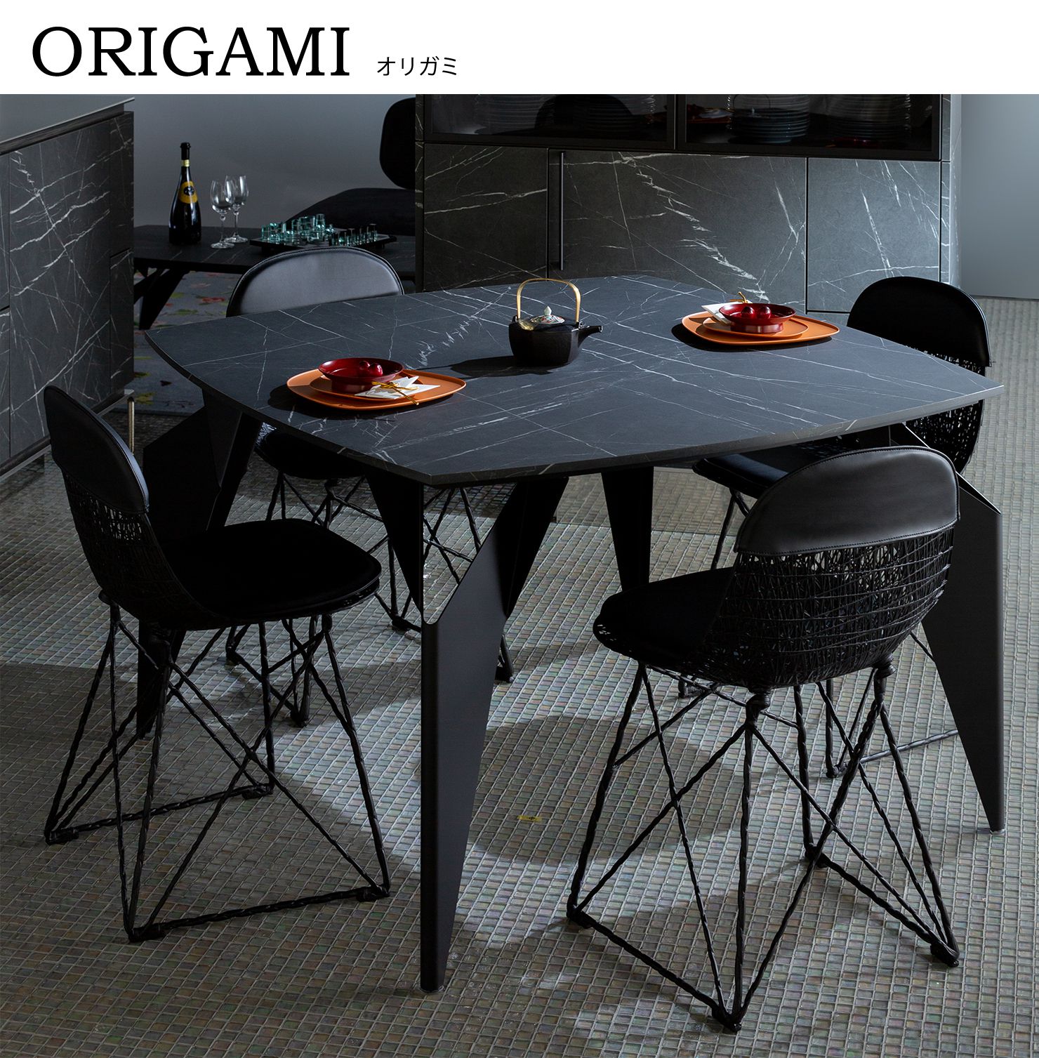 オリガミスクエア（ガラストップ+ミラー脚）｜ トーヨーキッチン