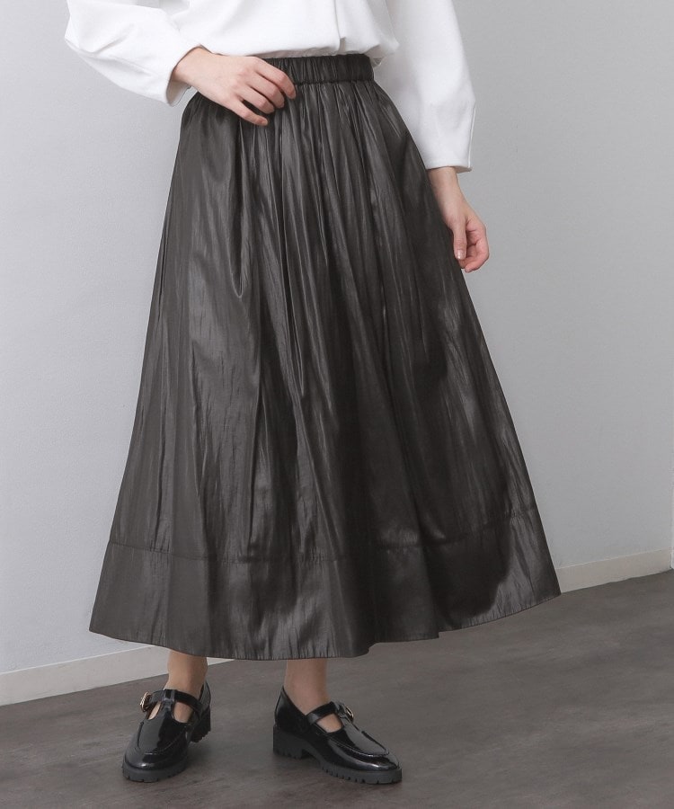 レザーライクタックフレアスカート【洗濯機洗い可】（マキシ・ロング