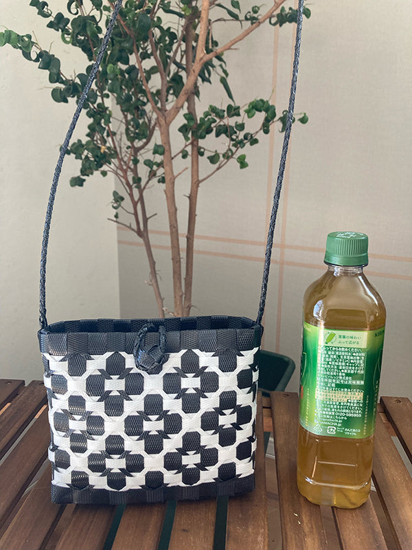 プラカゴショルダータイプ(ブラック×ホワイト） – 群青すとあ