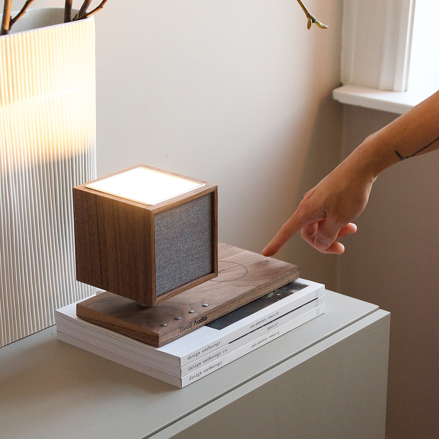 Tivoli Audio REVIVE LEDライト/ Qi / USB充電機能搭載 Bluetooth 5.0