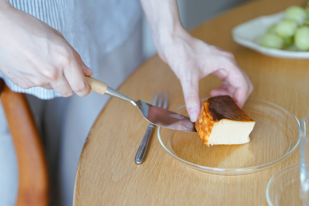 Bjorklund ケーキサーバー 三角/オーク ｜くらすこと公式オンラインストア