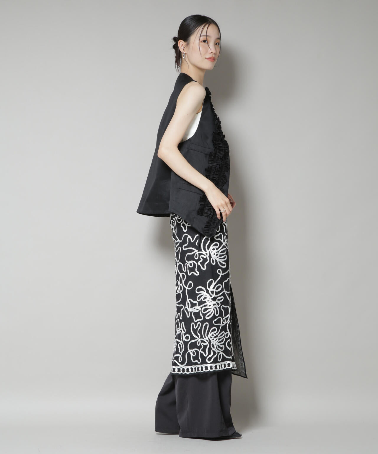 Sara mallika / TULLETAPEEMBROIDERY WRAP SKIRT