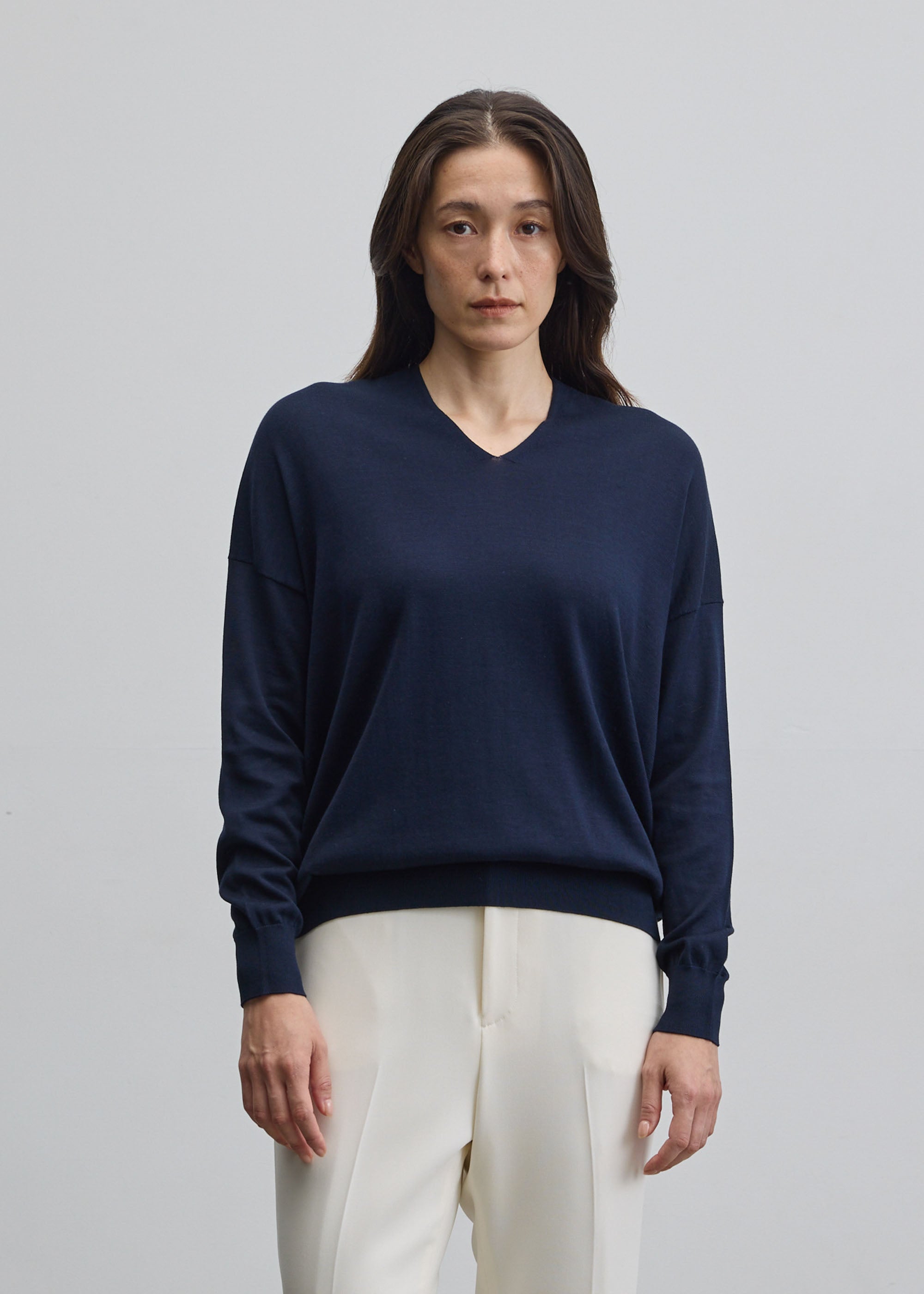 シルクコットンVネックニットプルオーバー - SOÉJU online store｜上質