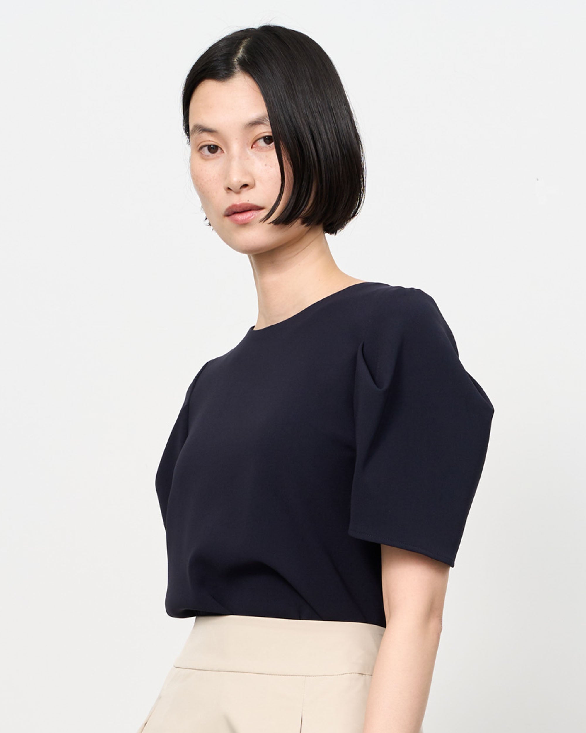 肩タックブラウス - SOÉJU online store｜上質な大人の女性のための