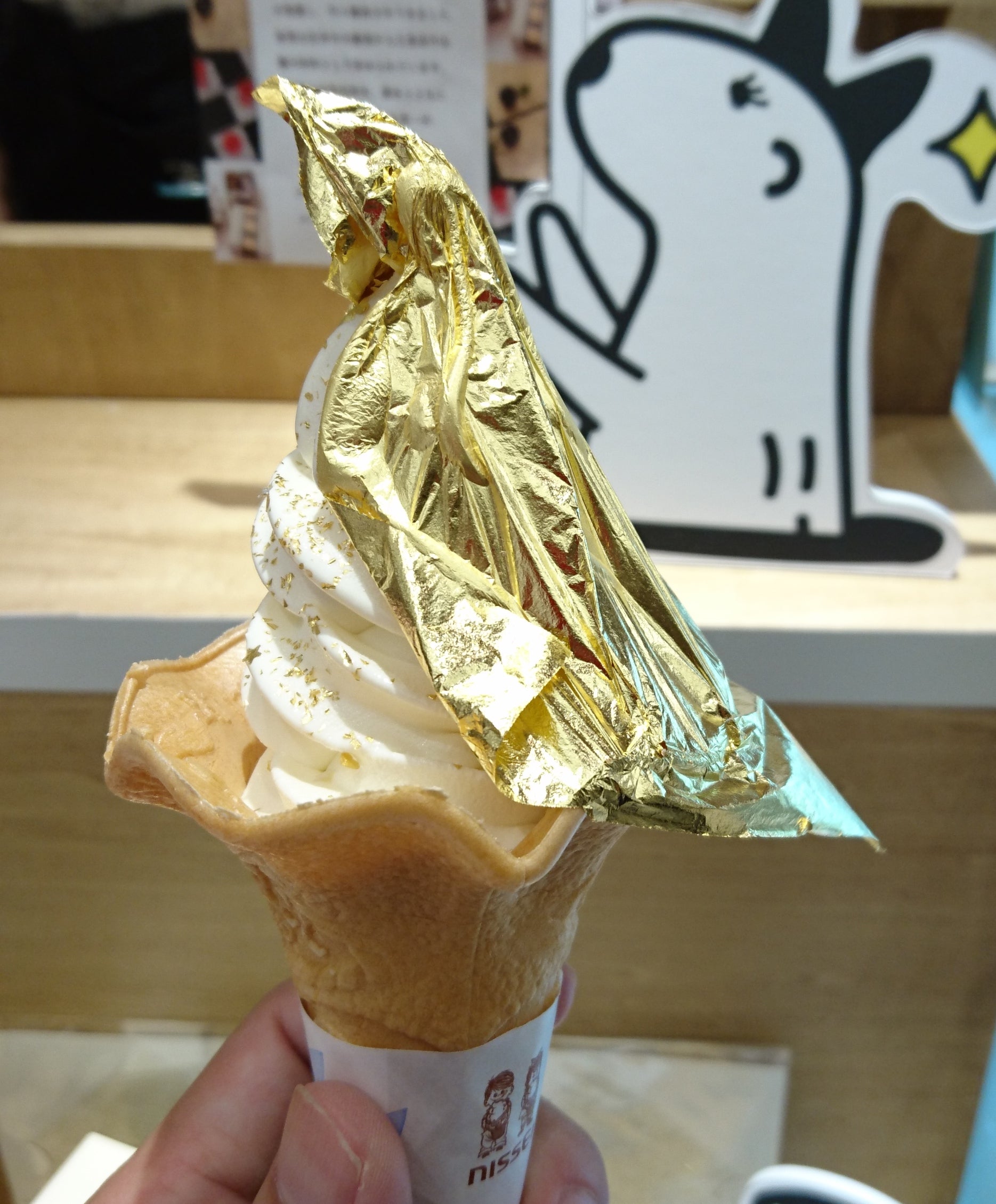 GINZA SIXにて期間・数量限定限定で発売中】「金箔のかがやきソフト