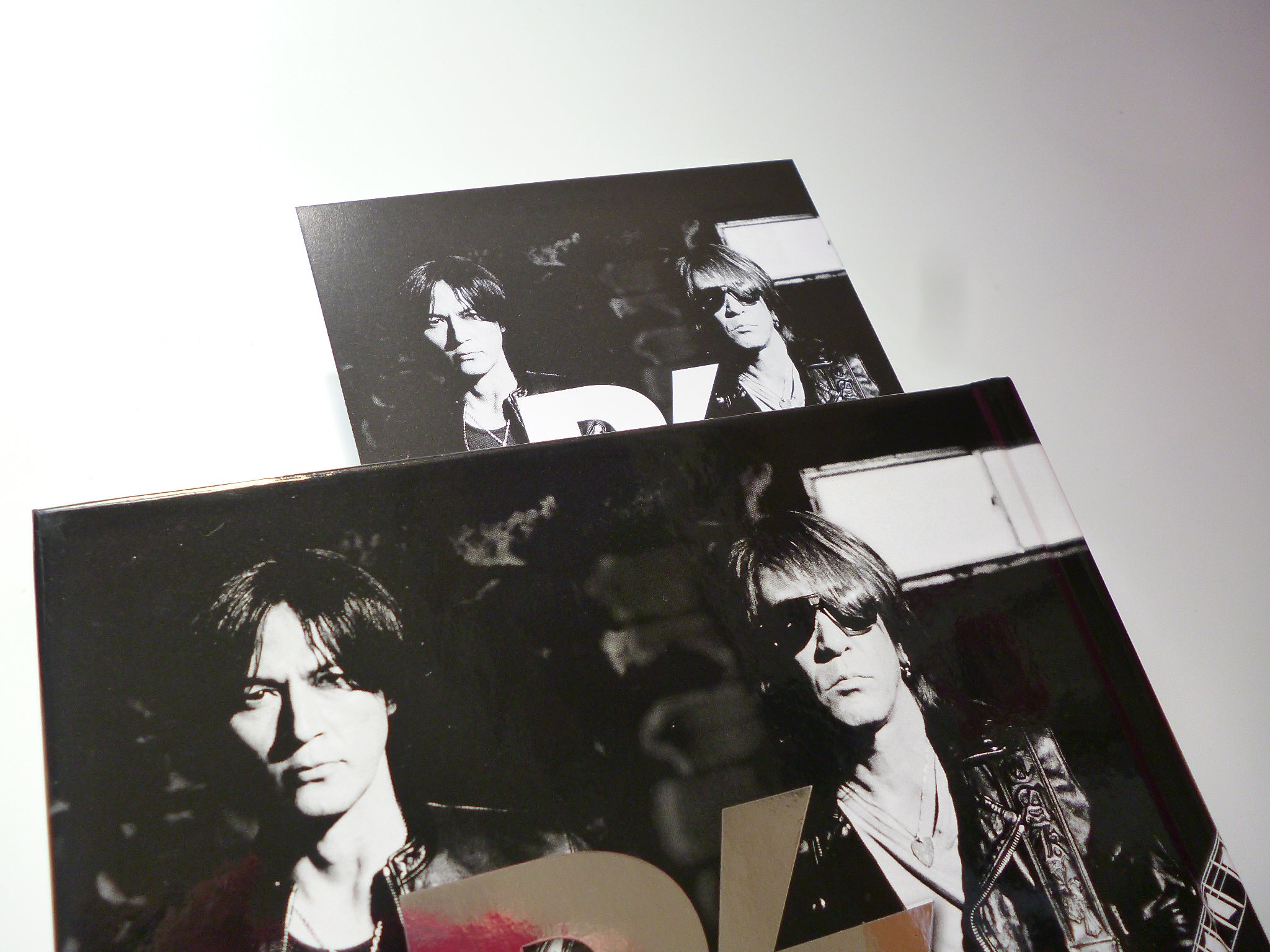 B'zザ・クロニクル」725gの重さ以上に内容充実の30周年本 | みーちゃん