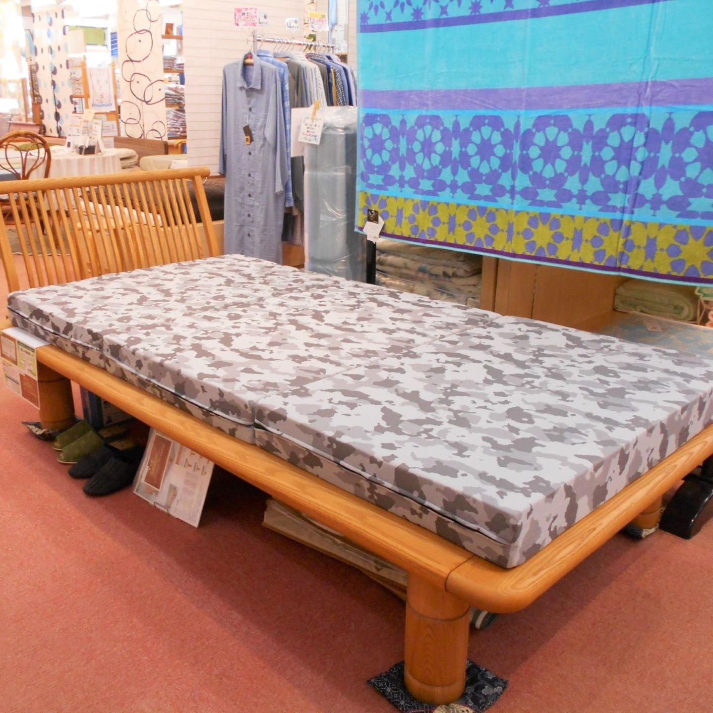 マニフレックス新商品『ベッドでも畳でも使える三つ折りマットレス