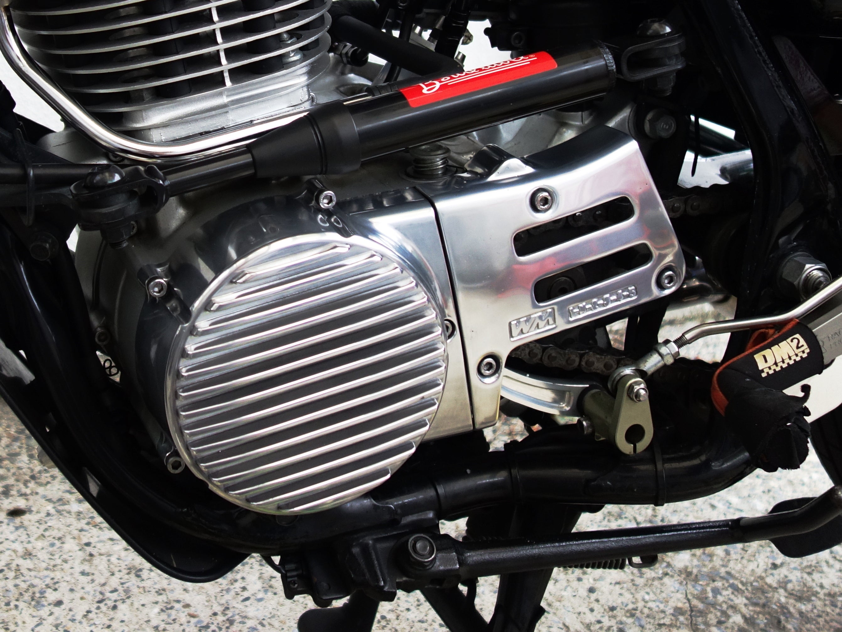 SR400 FI その126 ジェネレーターカバーとスプロケカバーを磨いたった