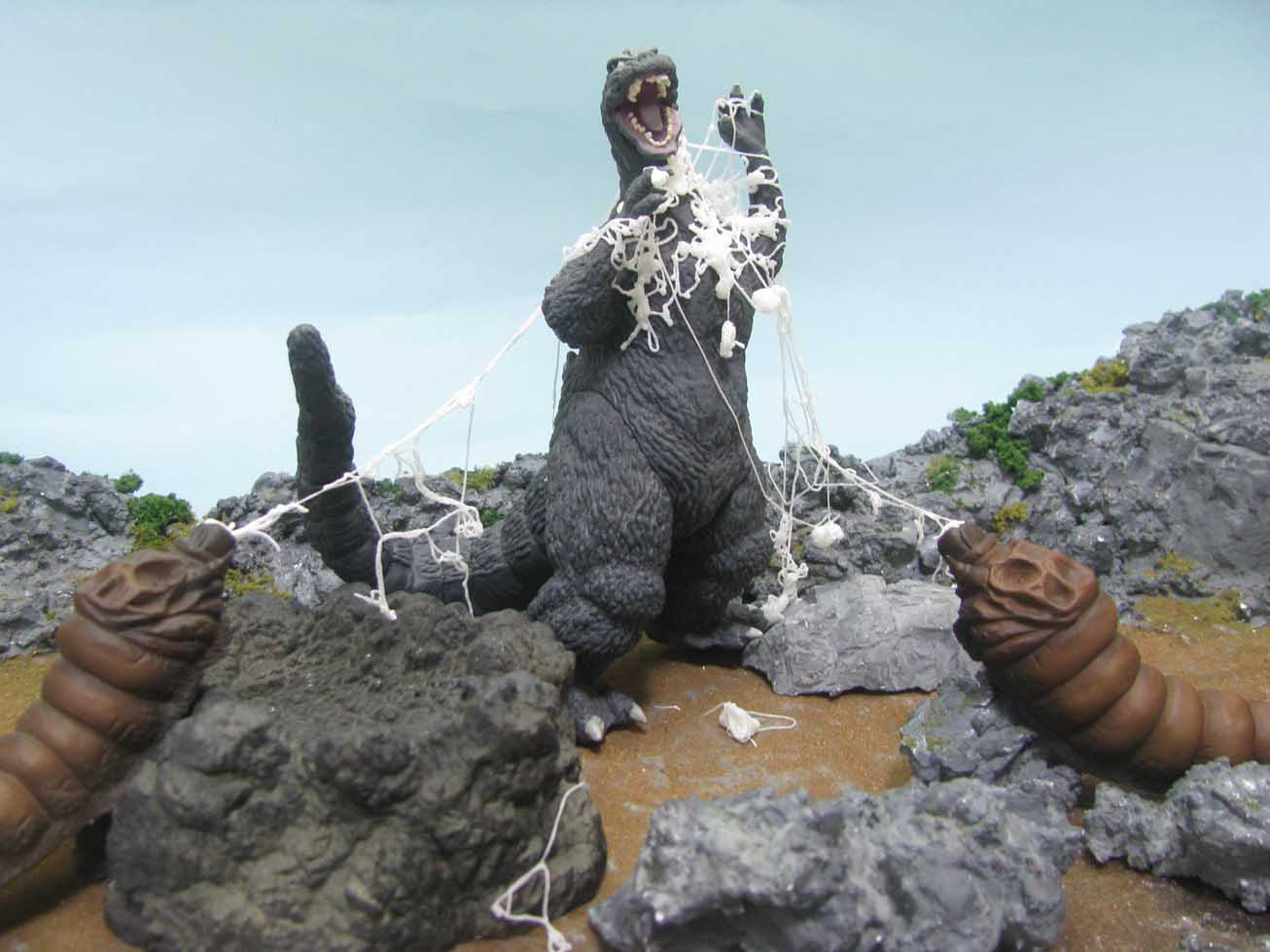 モスラ対ゴジラ(10) 幼虫、蜘蛛の巣攻撃 リアル・ミドルサイズ編