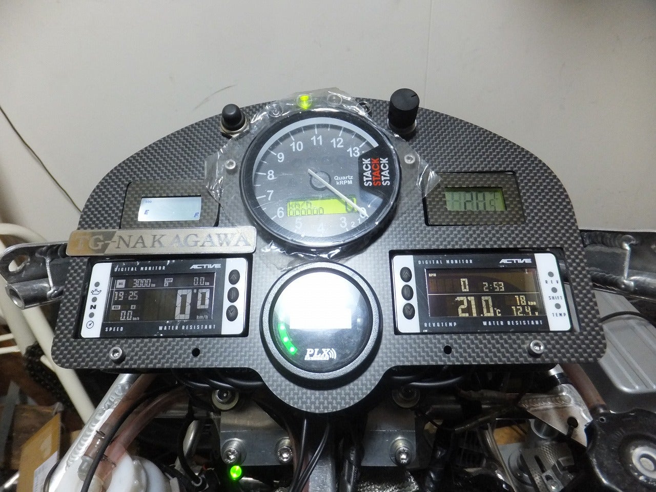 冬メンテ】アクティブデジタルメーターV4の取り付けとメーターステー