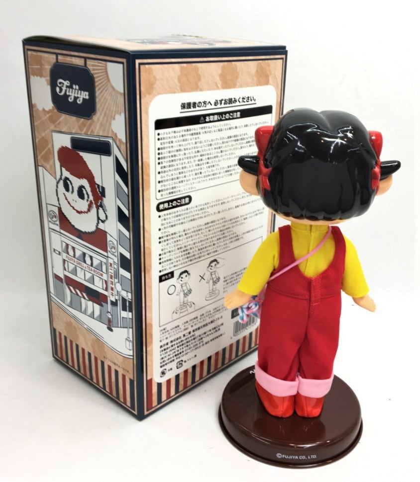 不二家の洋菓子店の店先に立っているペコちゃんが卓上タイプになった