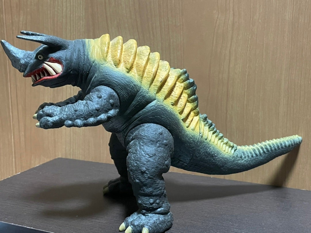 透明怪獣ネロンガ | 怪獣玩具に魅せられて
